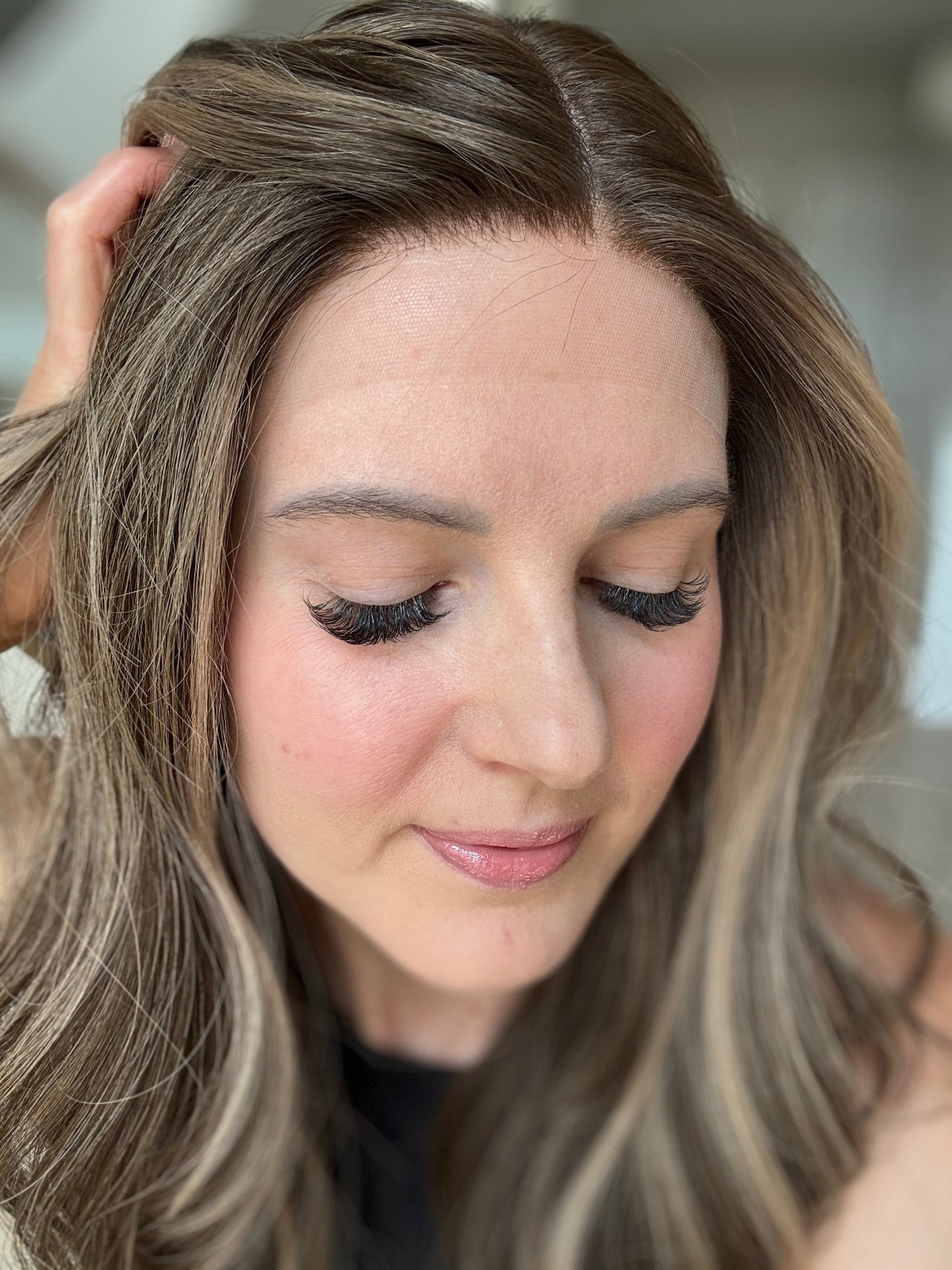 21" Flavia Comfort Cap Silk Top Wig (M)