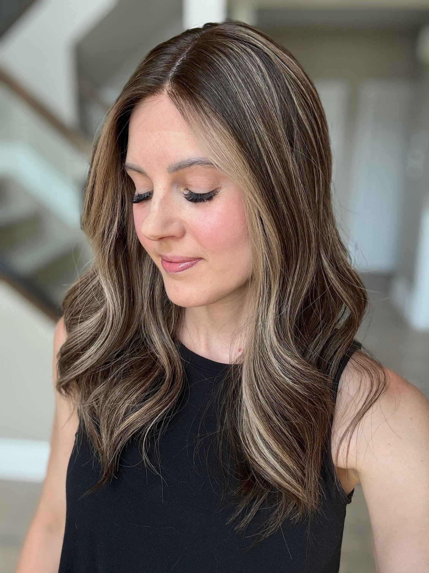 21" Flavia Comfort Cap Silk Top Wig (M)