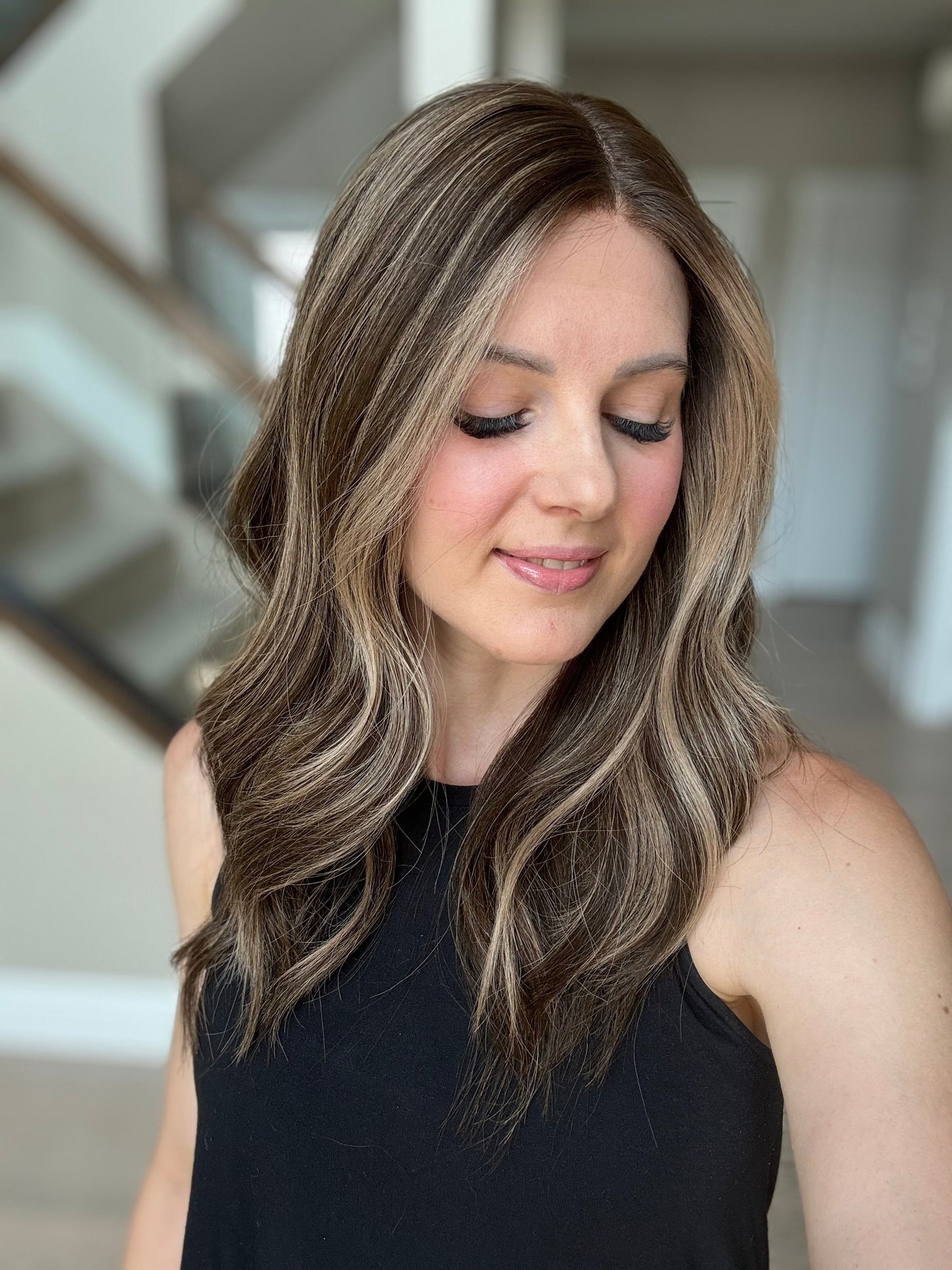 21" Flavia Comfort Cap Silk Top Wig (M)