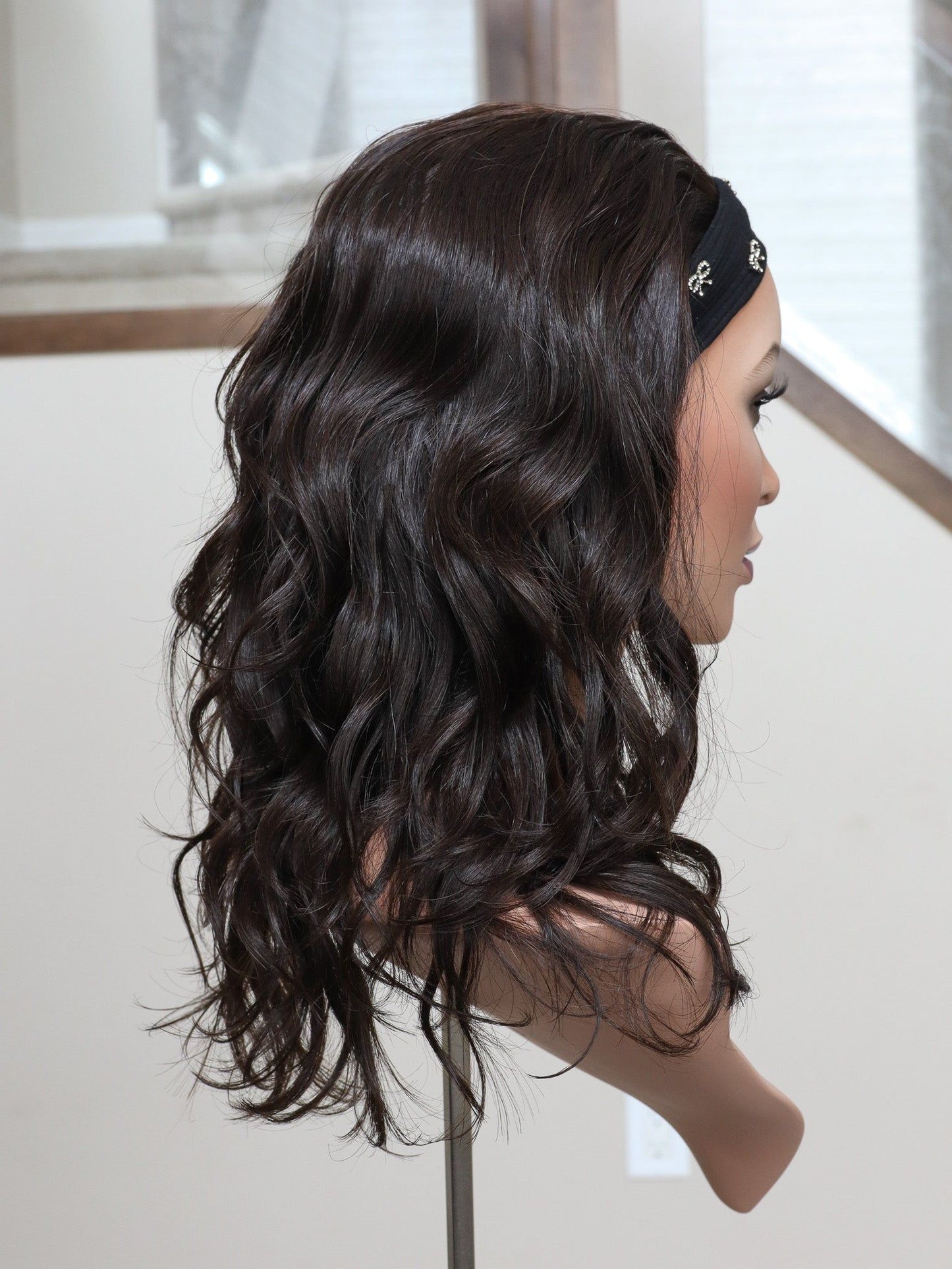 20" Darkest Brown Wavy Bandfall Active Wig (M)