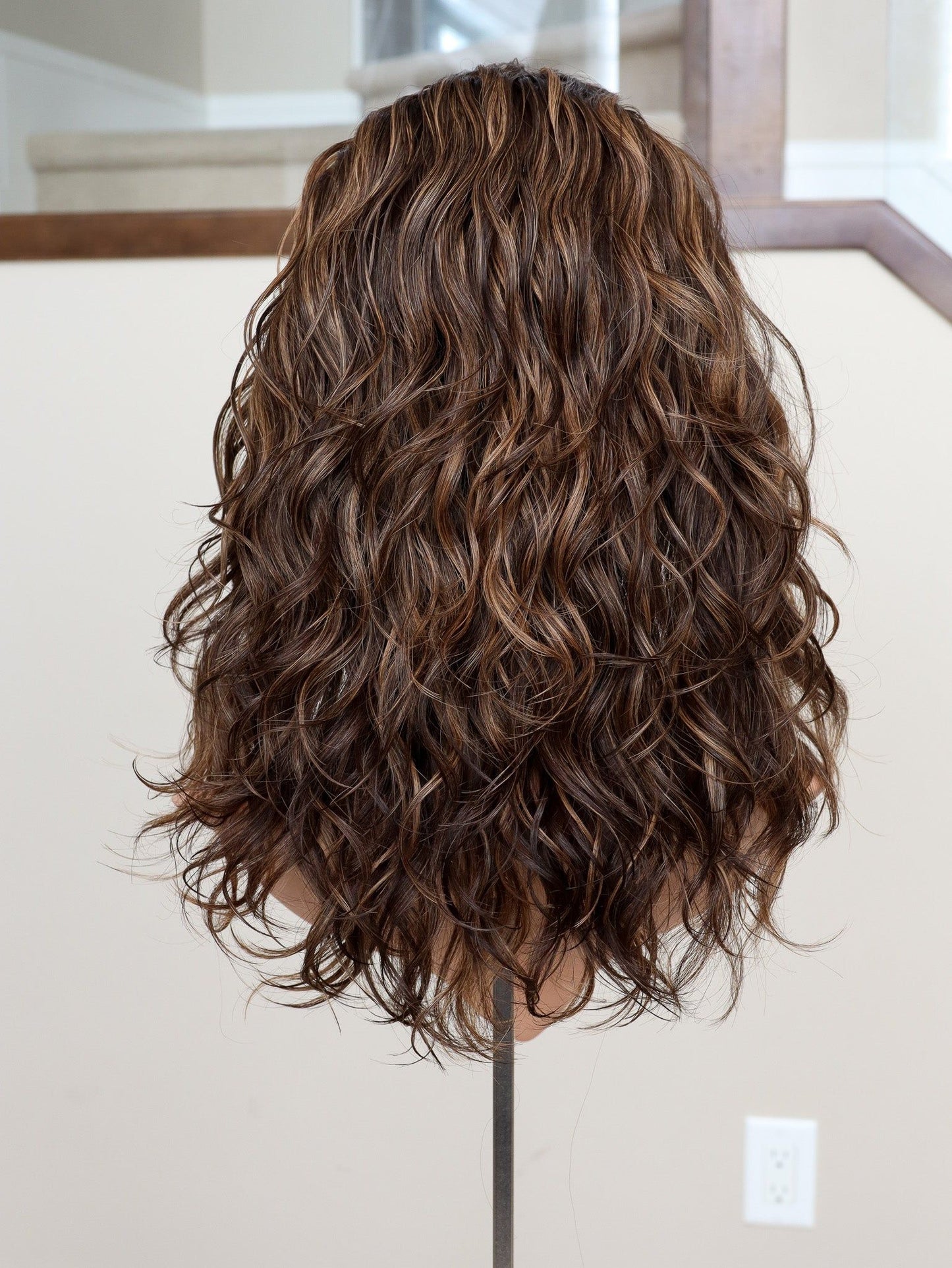 20" Gabriella Wavy Bandfall Active Wig (M)
