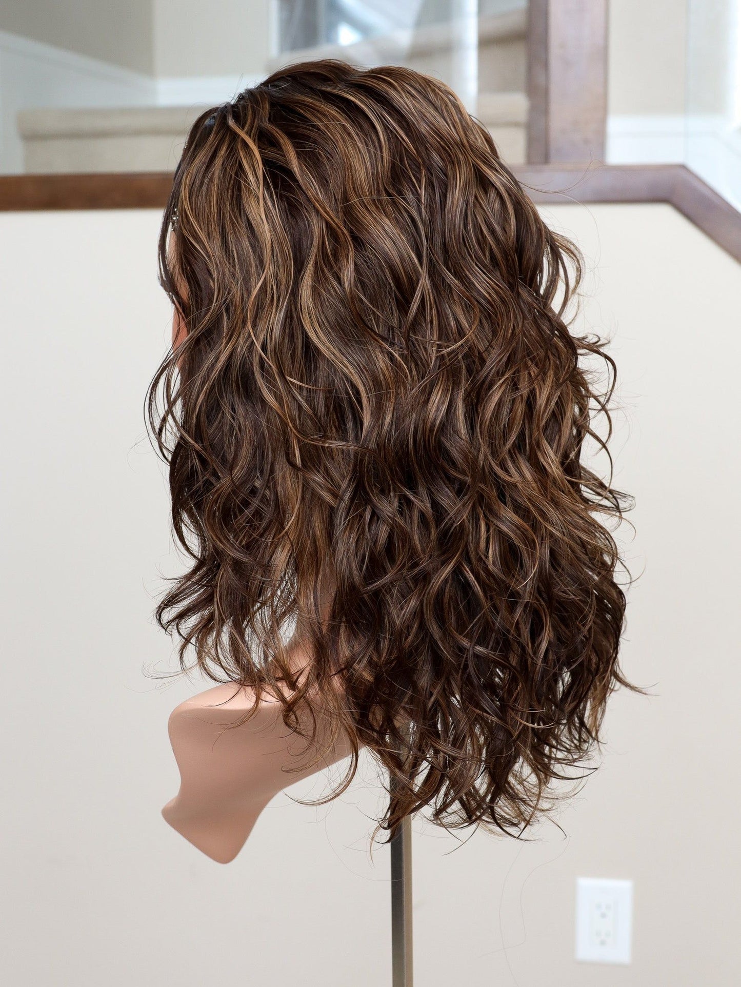 20" Gabriella Wavy Bandfall Active Wig (M)