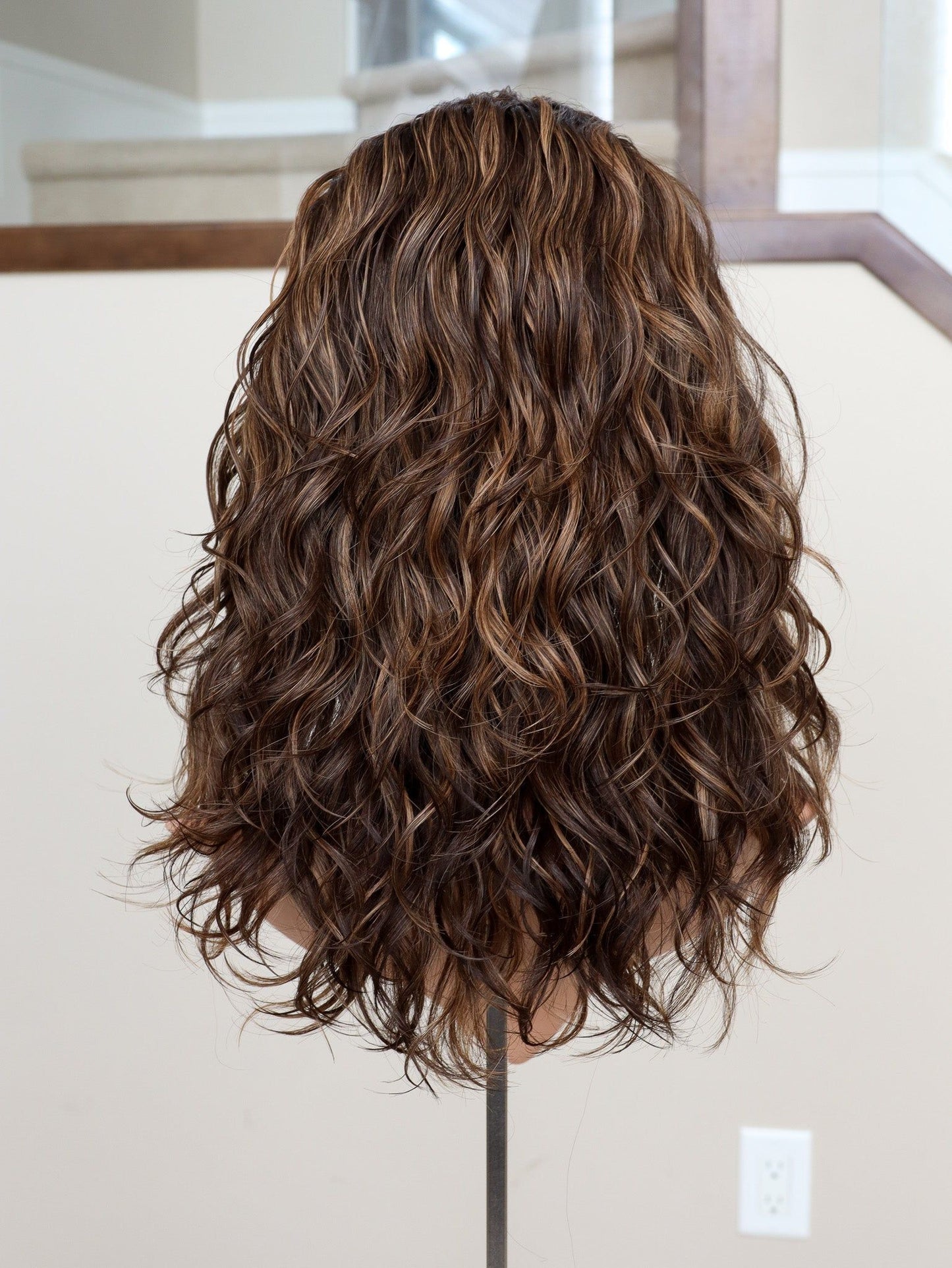 20" Gabriella Wavy Bandfall Active Wig (M)