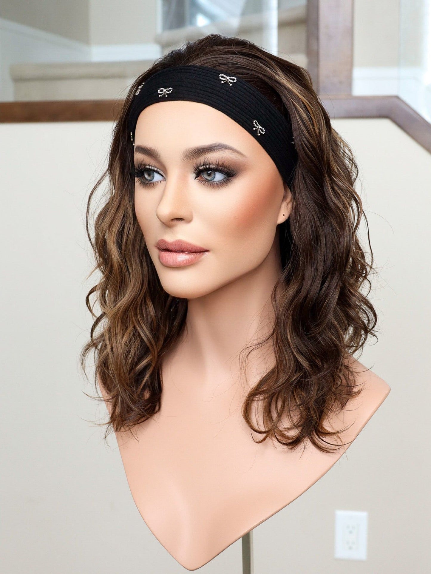 20" Gabriella Wavy Bandfall Active Wig (S)
