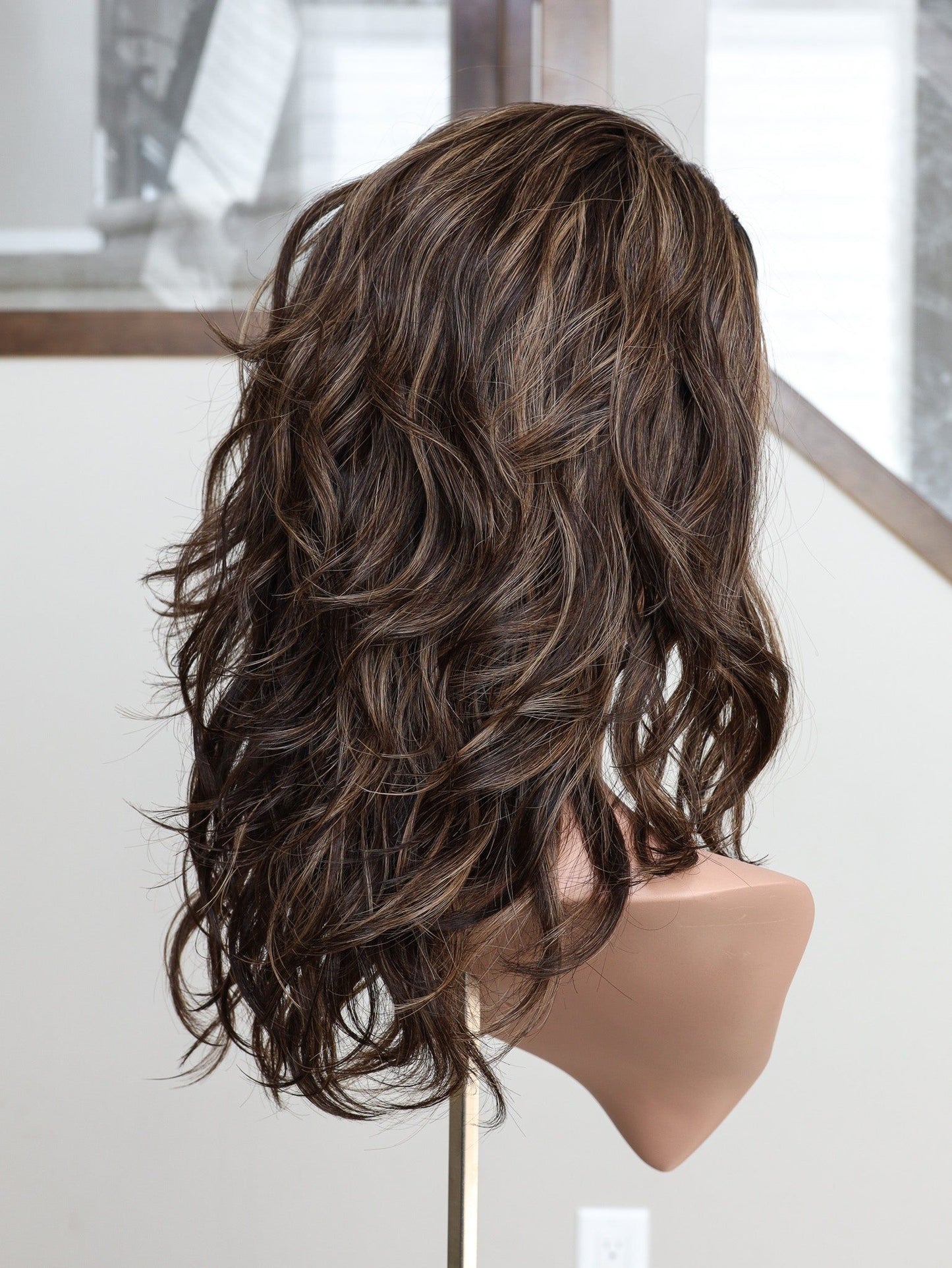 20" Jennifer Wavy Bandfall Active Wig (M)