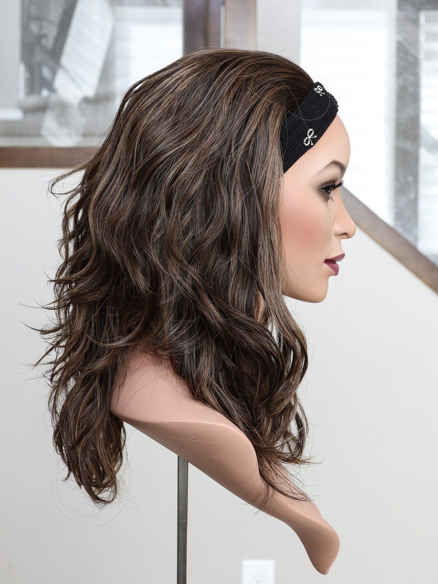 20" Jennifer Wavy Bandfall Active Wig (M)