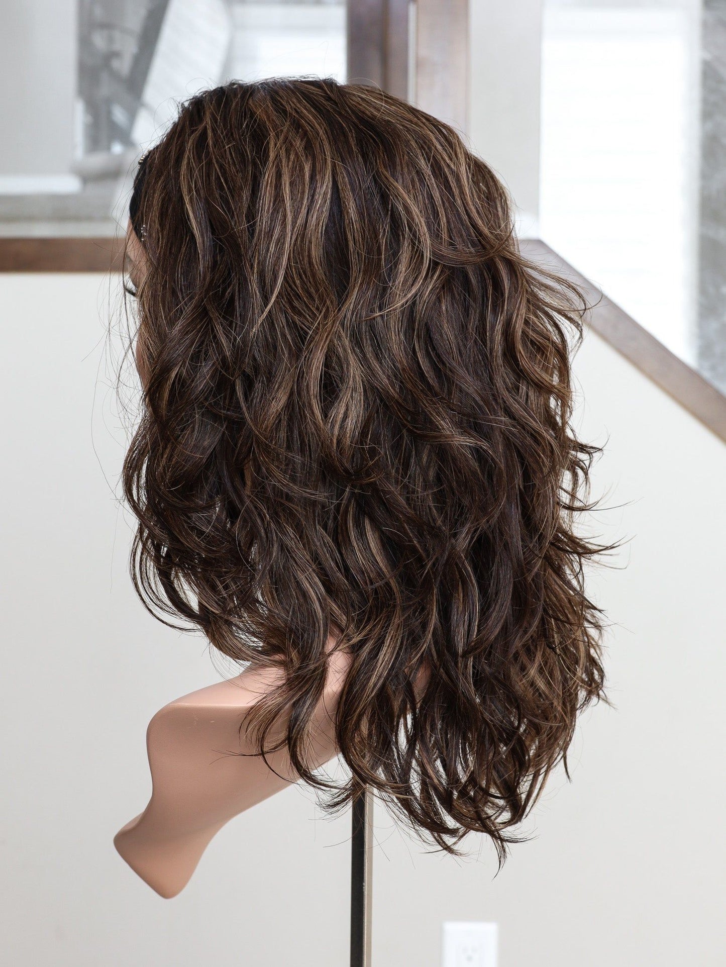 20" Jennifer Wavy Bandfall Active Wig (M)