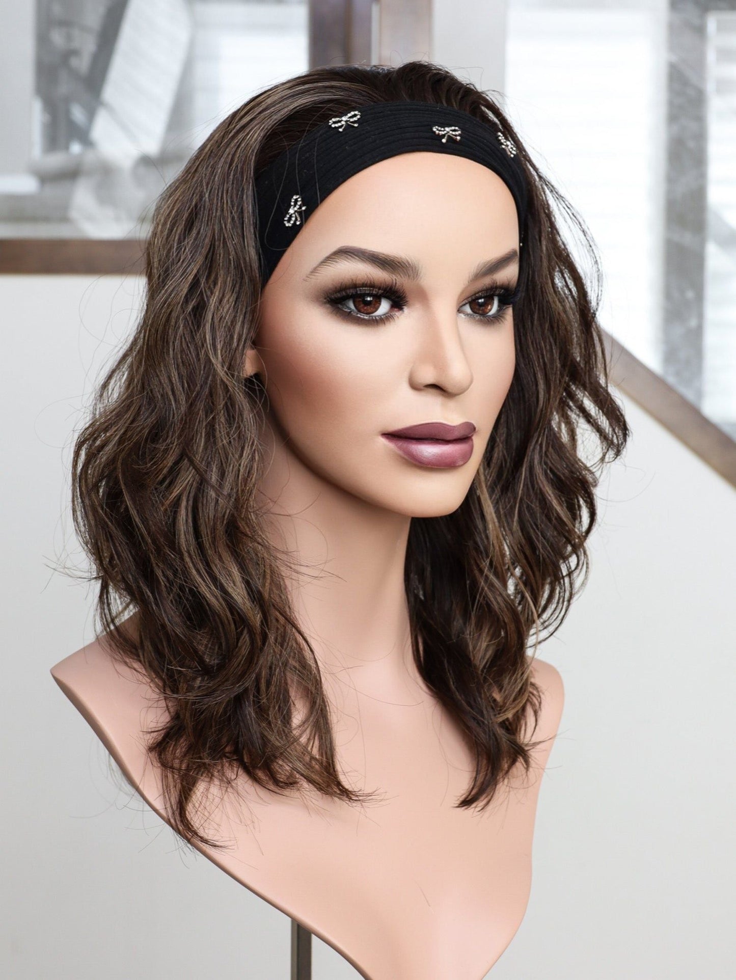 20" Jennifer Wavy Bandfall Active Wig (S)