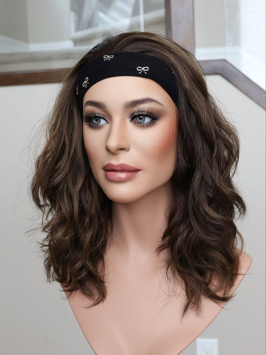 20" Mia Wavy Bandfall Active Wig (M)