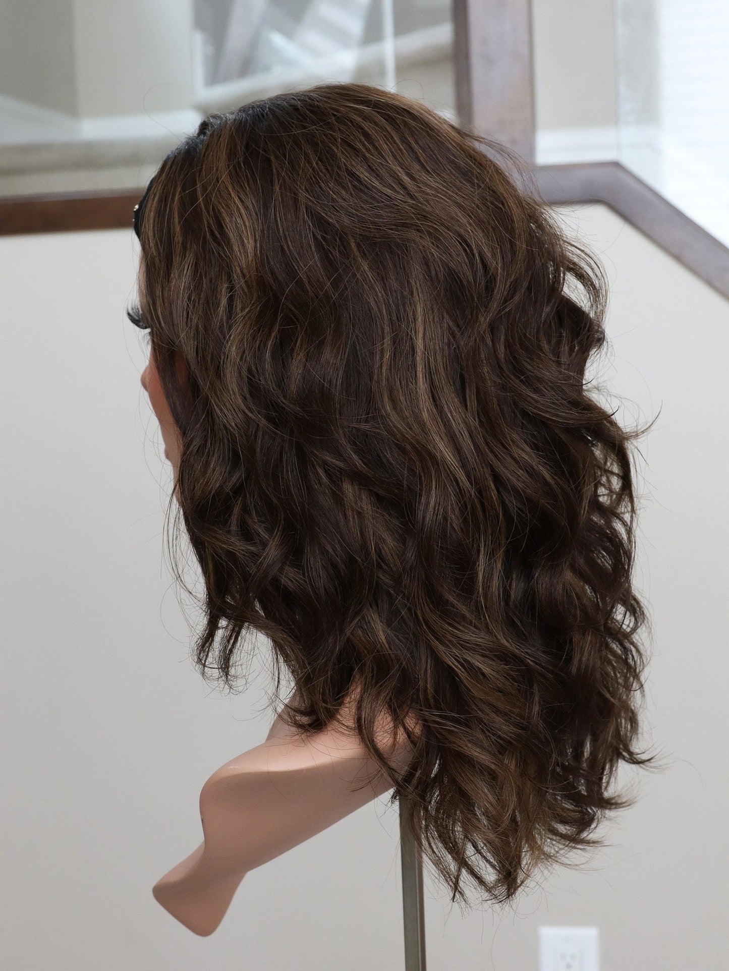 20" Mia Wavy Bandfall Active Wig (M)