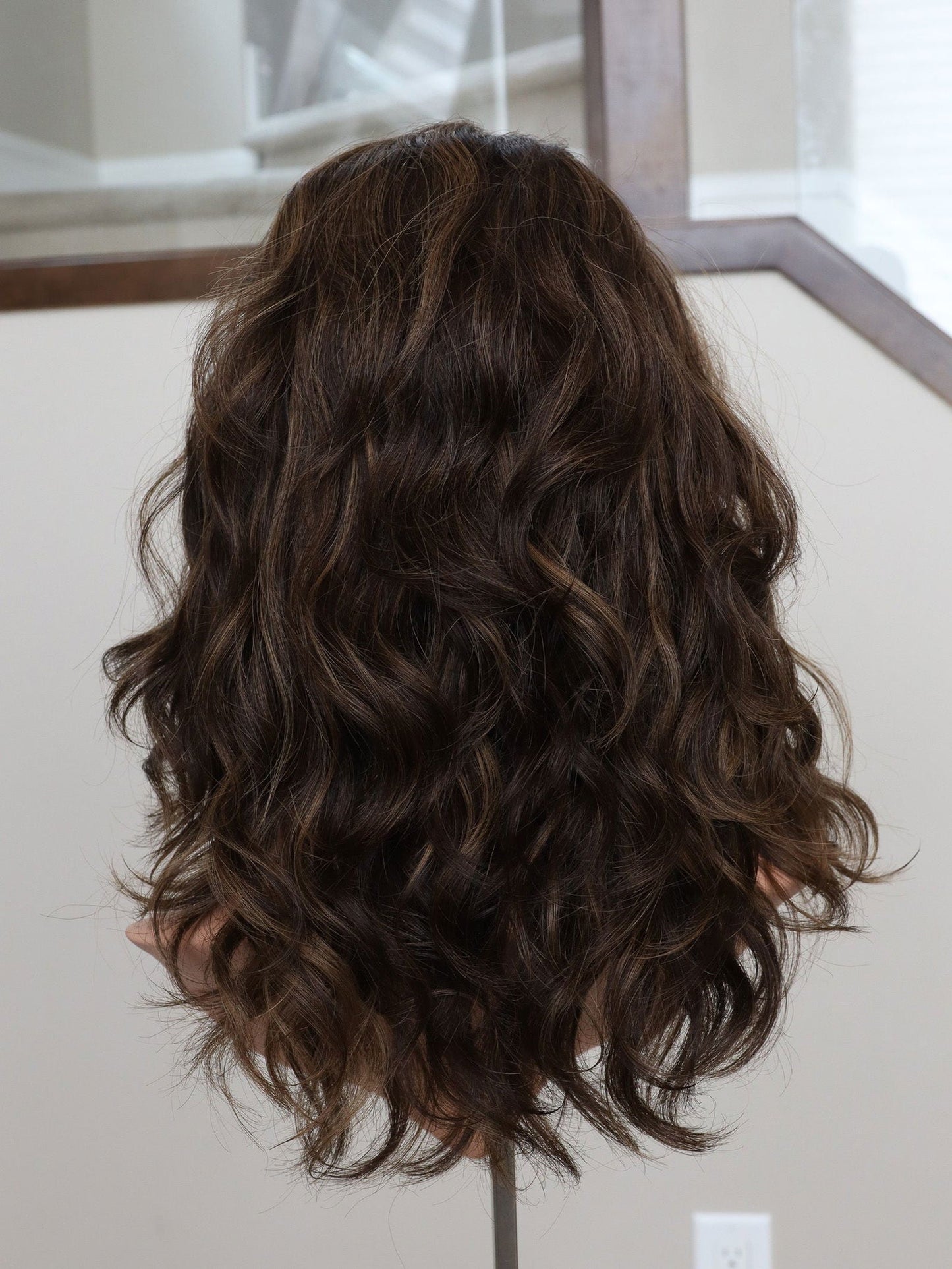 20" Mia Wavy Bandfall Active Wig (M)