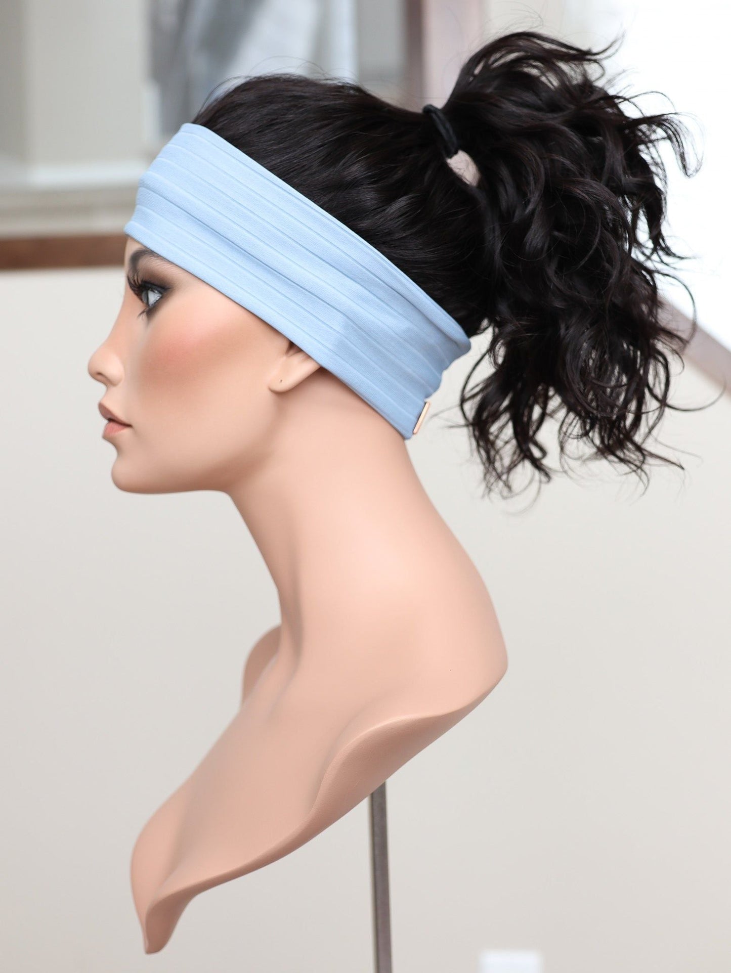 20" Natural Black Wavy Active Pony Wig (S)