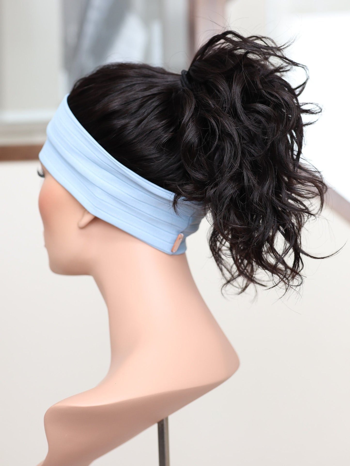 20" Natural Black Wavy Active Pony Wig (S)