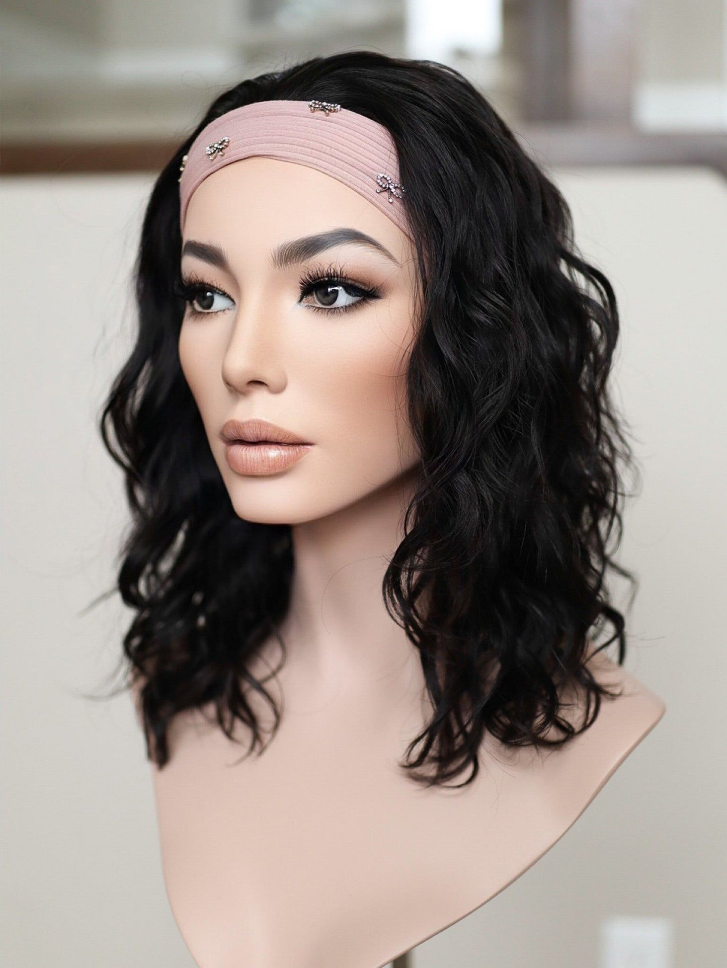 20" Natural Black Wavy Bandfall Active Wig (M)