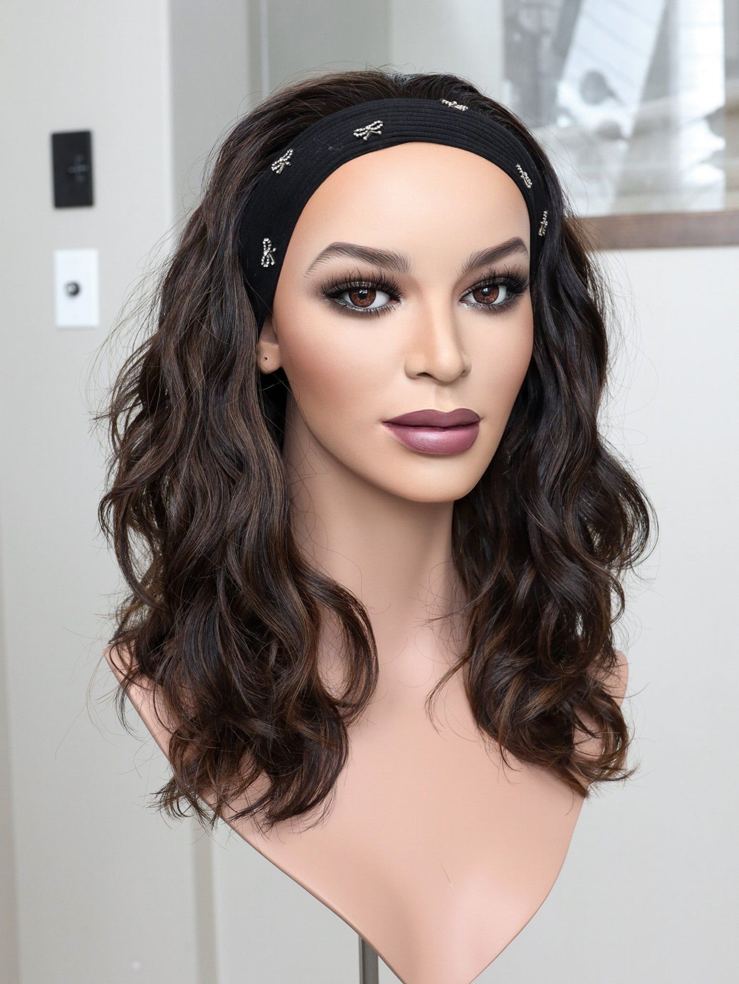 20" Tatiana Wavy Bandfall Active Wig (M)