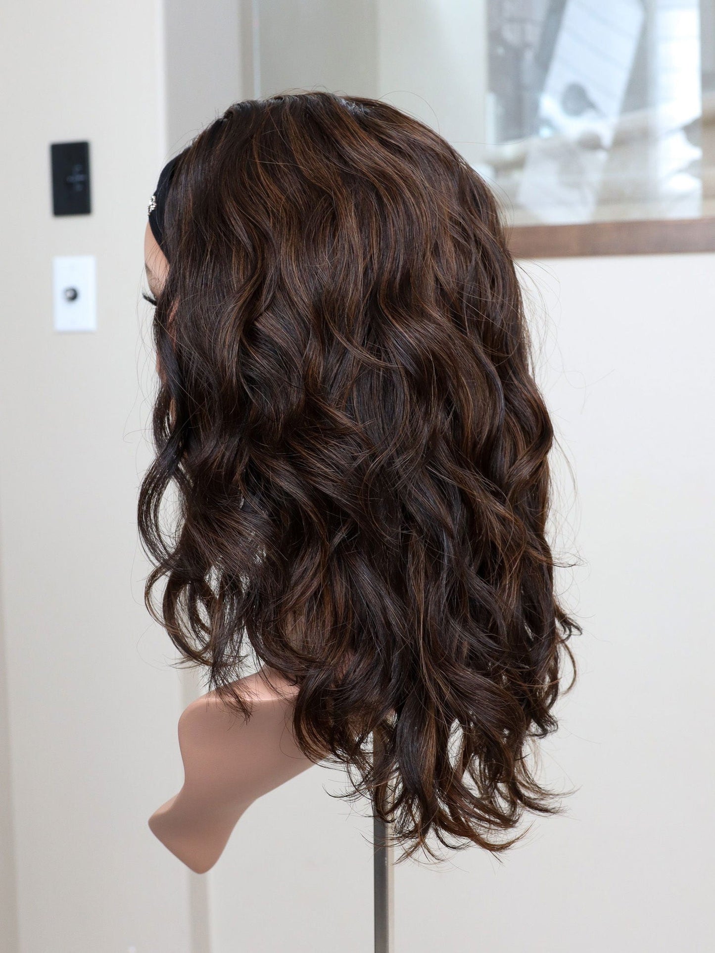 20" Tatiana Wavy Bandfall Active Wig (M)