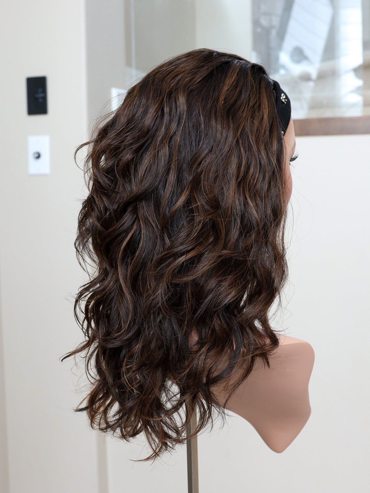 20" Tatiana Wavy Bandfall Active Wig (S)