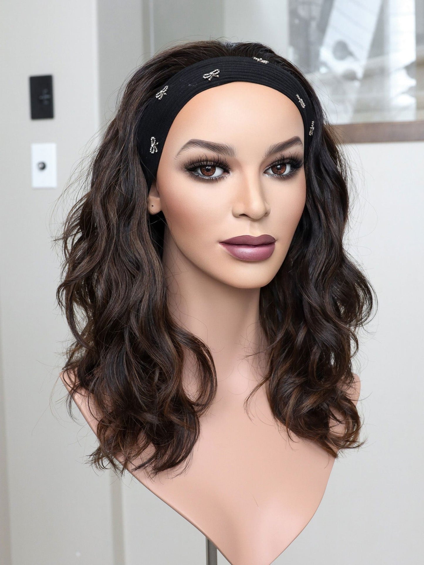 20" Tatiana Wavy Bandfall Active Wig (S)