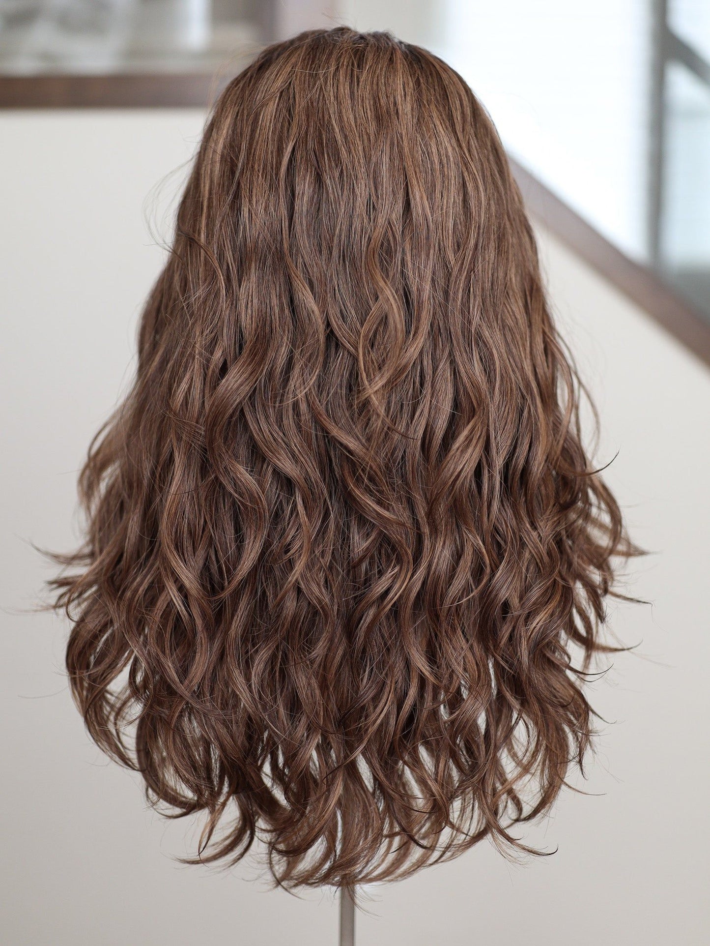 22" Elana Wavy Bandfall Wig (S)