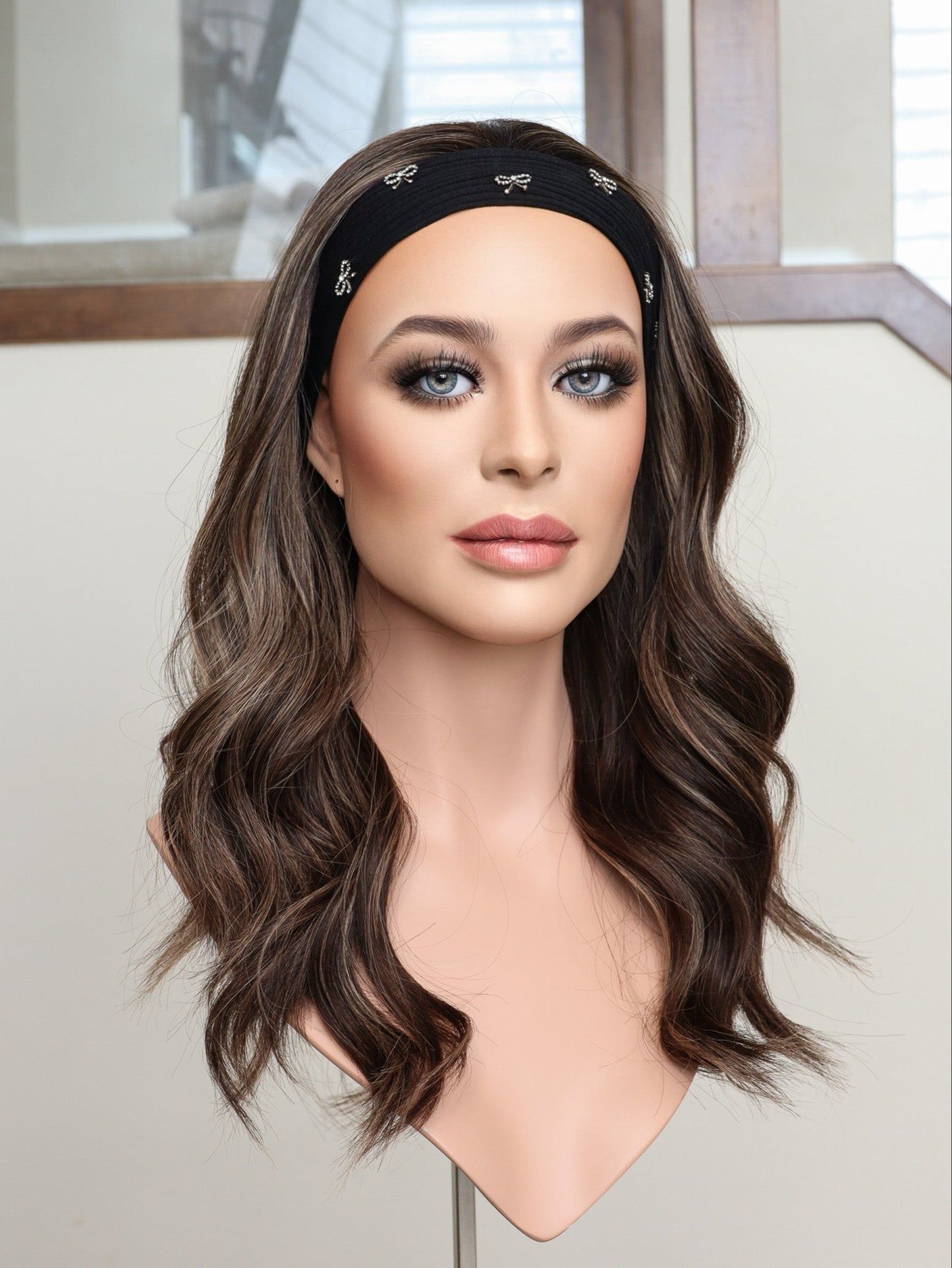 22" Flavia Bandfall Active Wig (S)