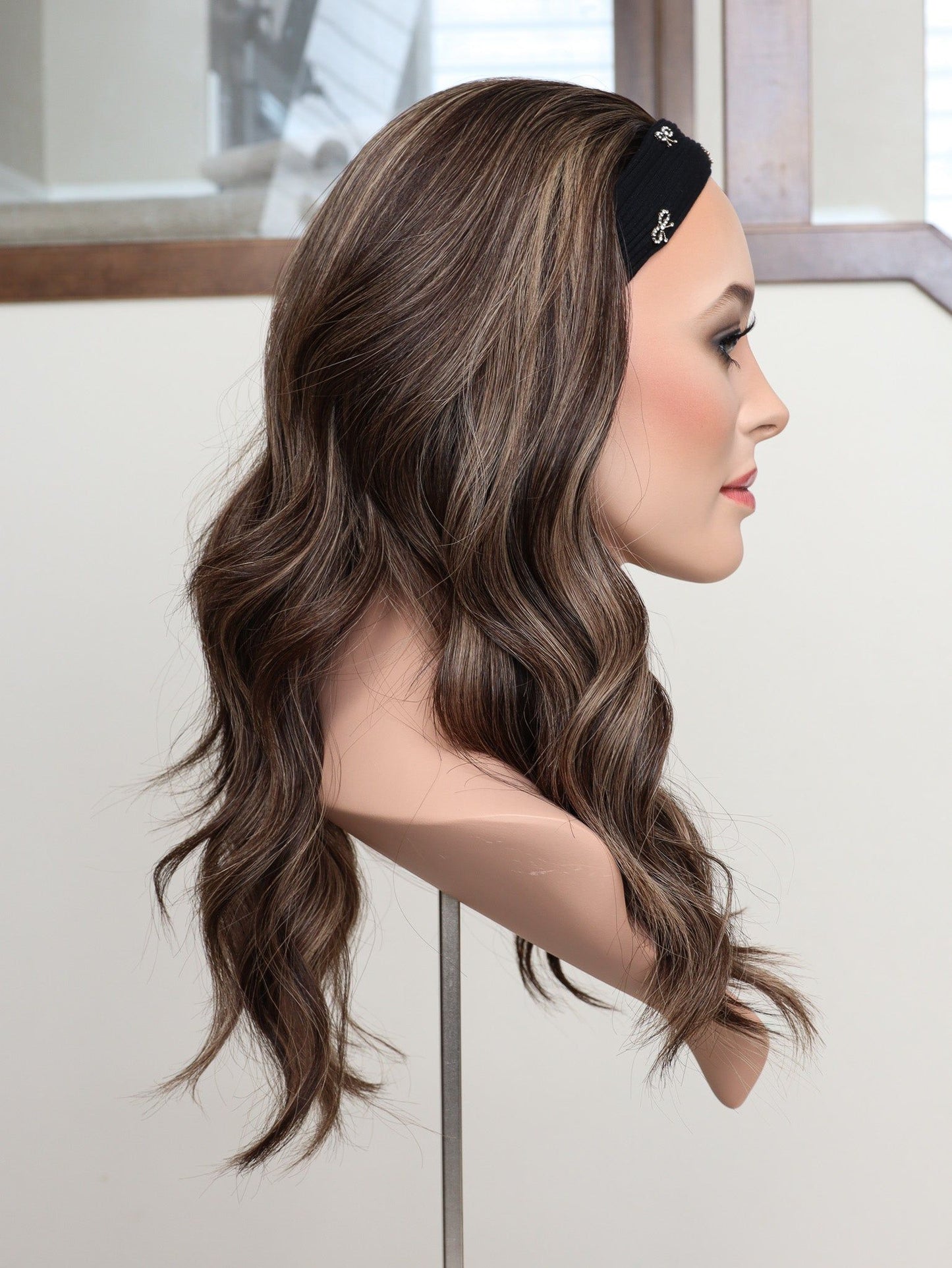 22" Flavia Bandfall Active Wig (S)