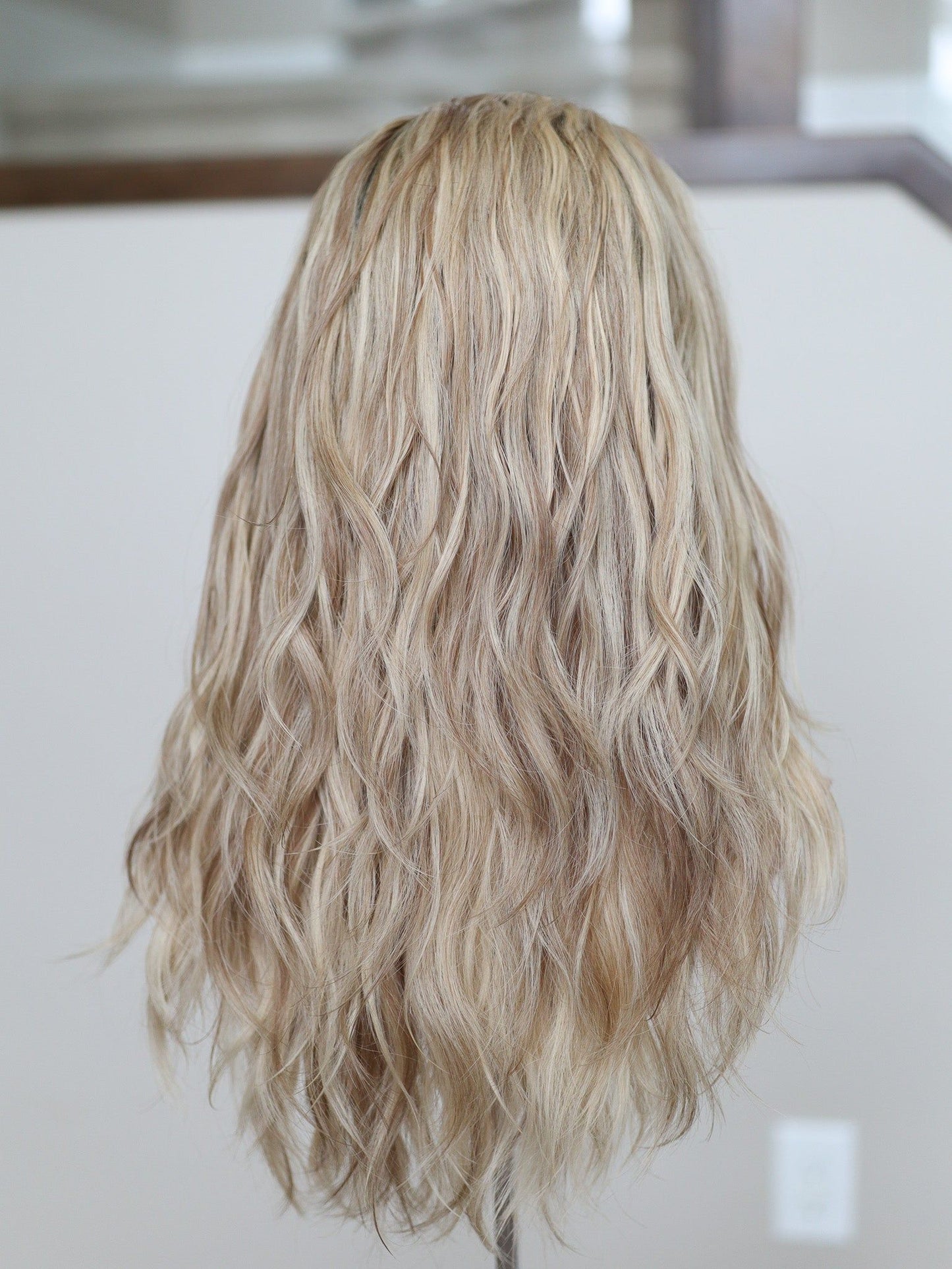 22" Kassidy Wavy Bandfall Active Wig (S) (FINAL SALE)