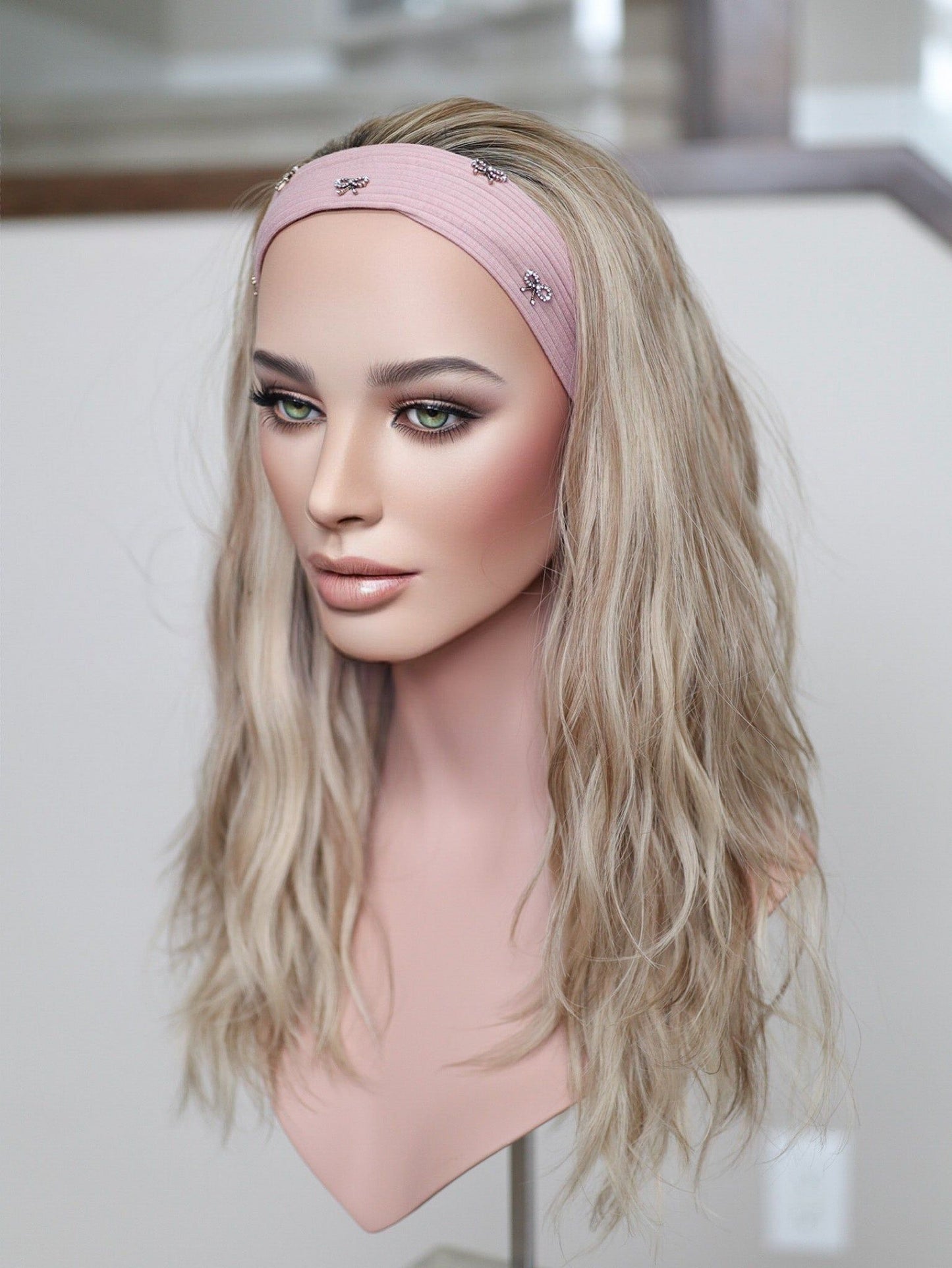 22" Kassidy Wavy Bandfall Active Wig (S) (FINAL SALE)