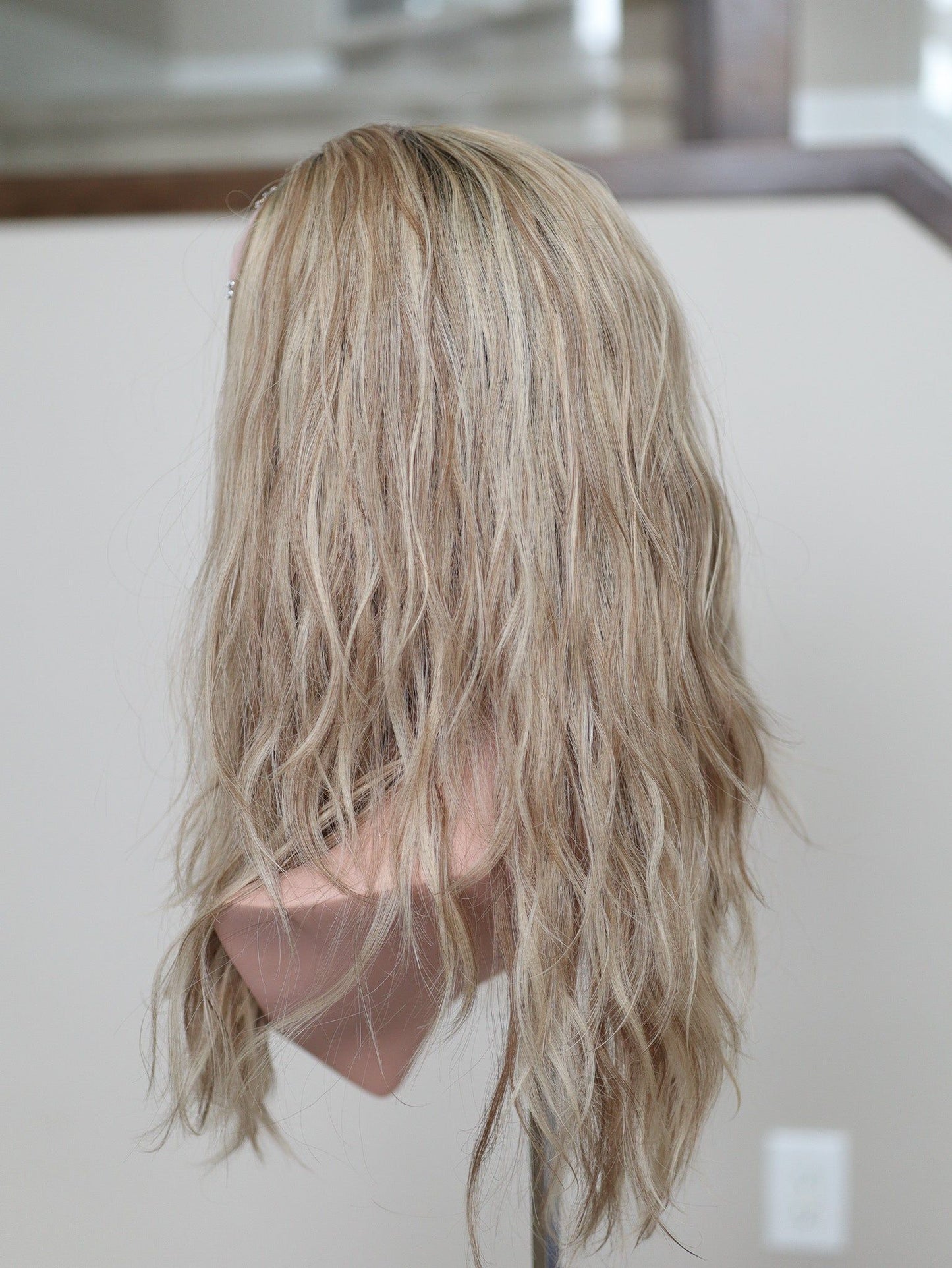 22" Kassidy Wavy Bandfall Active Wig (S) (FINAL SALE)