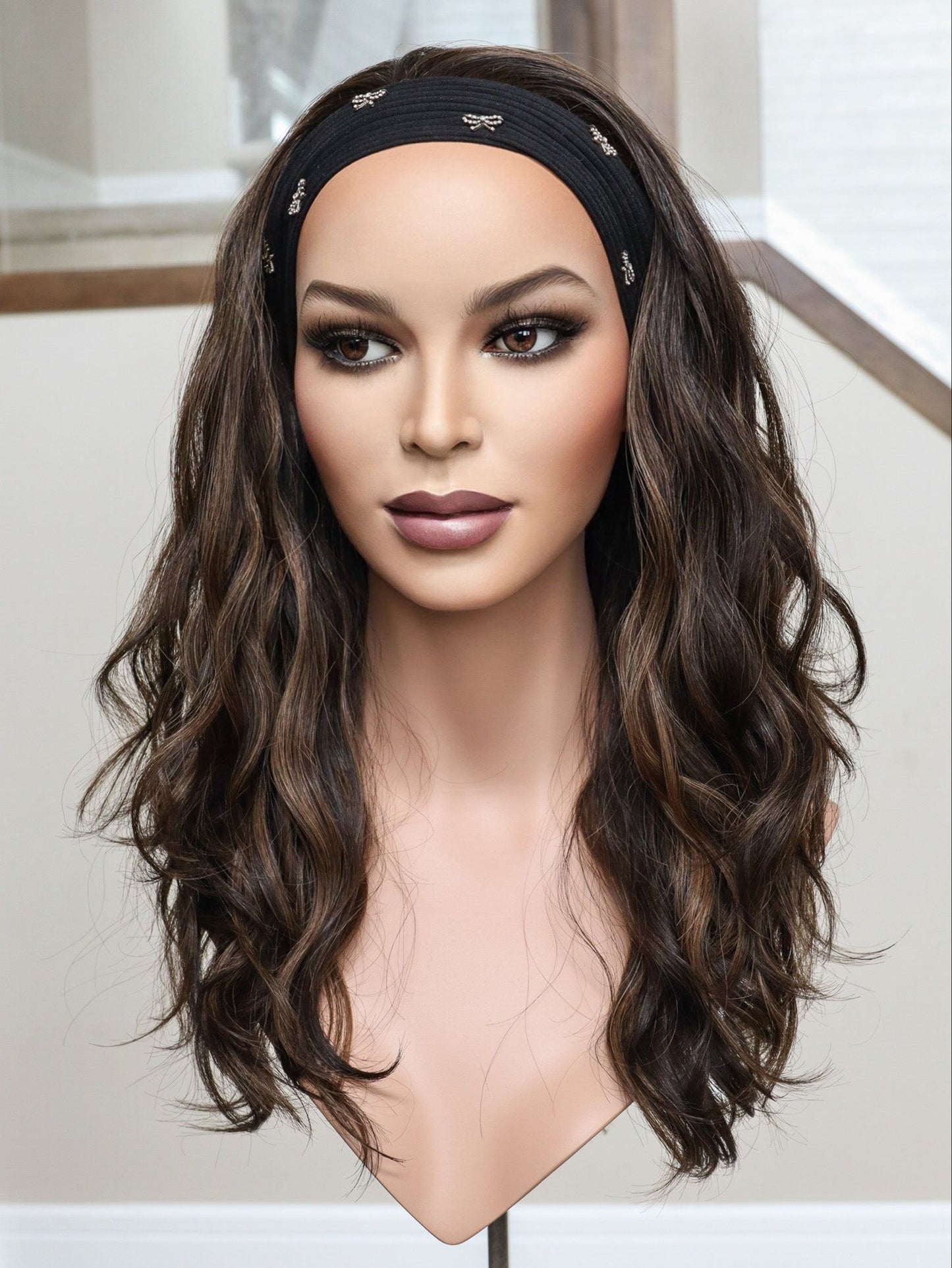 22" Liv Wavy Bandfall Active Wig (S)