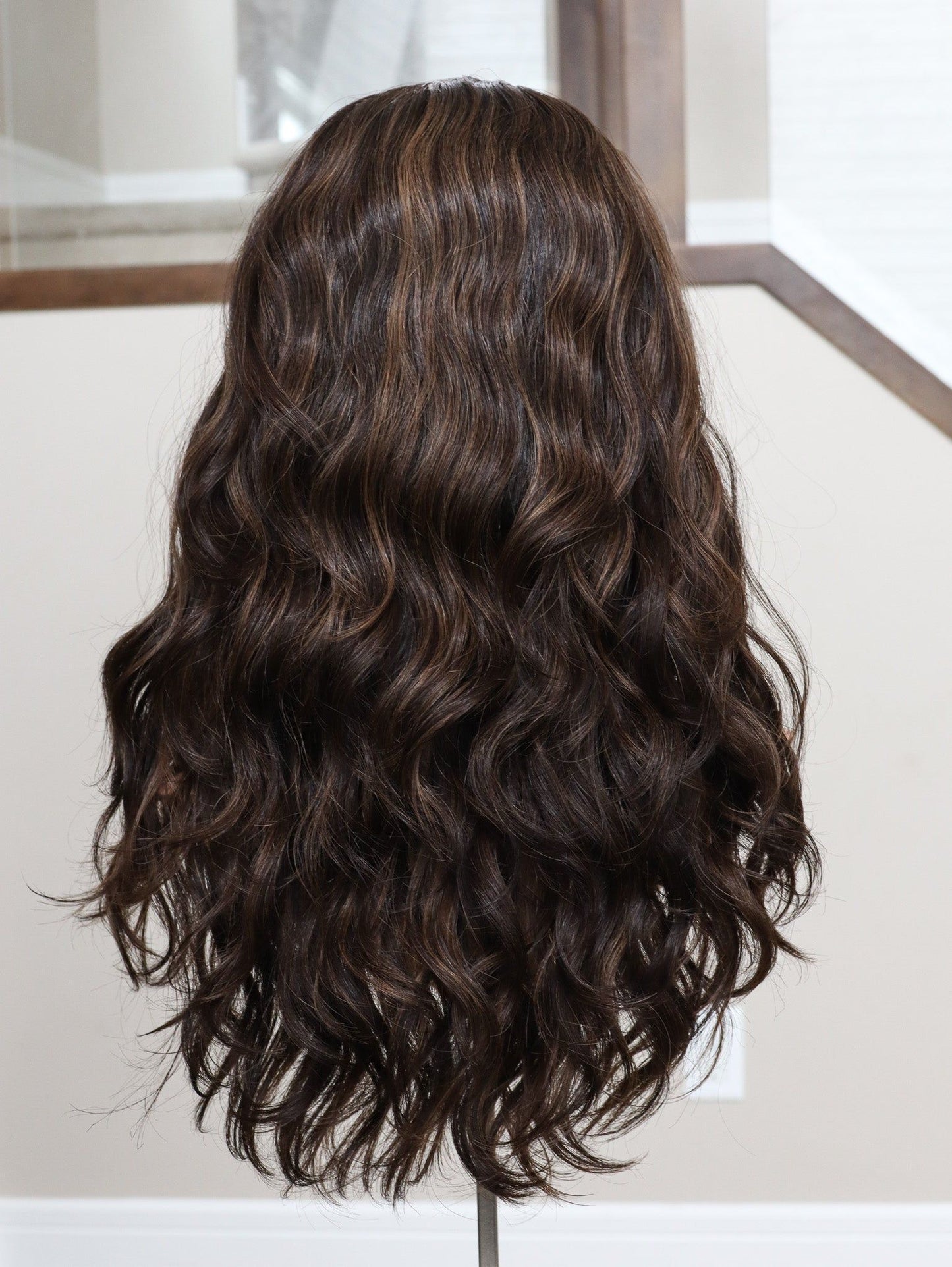 22" Liv Wavy Bandfall Active Wig (S)