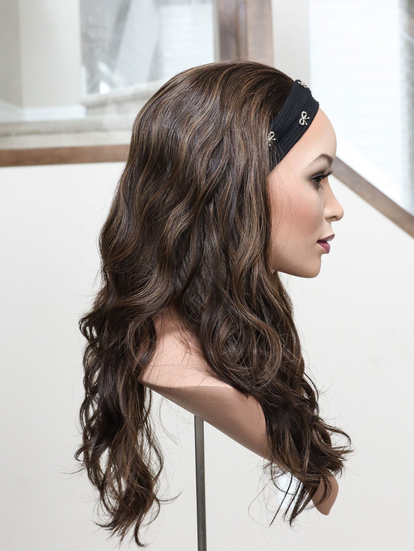 22" Liv Wavy Bandfall Active Wig (S)