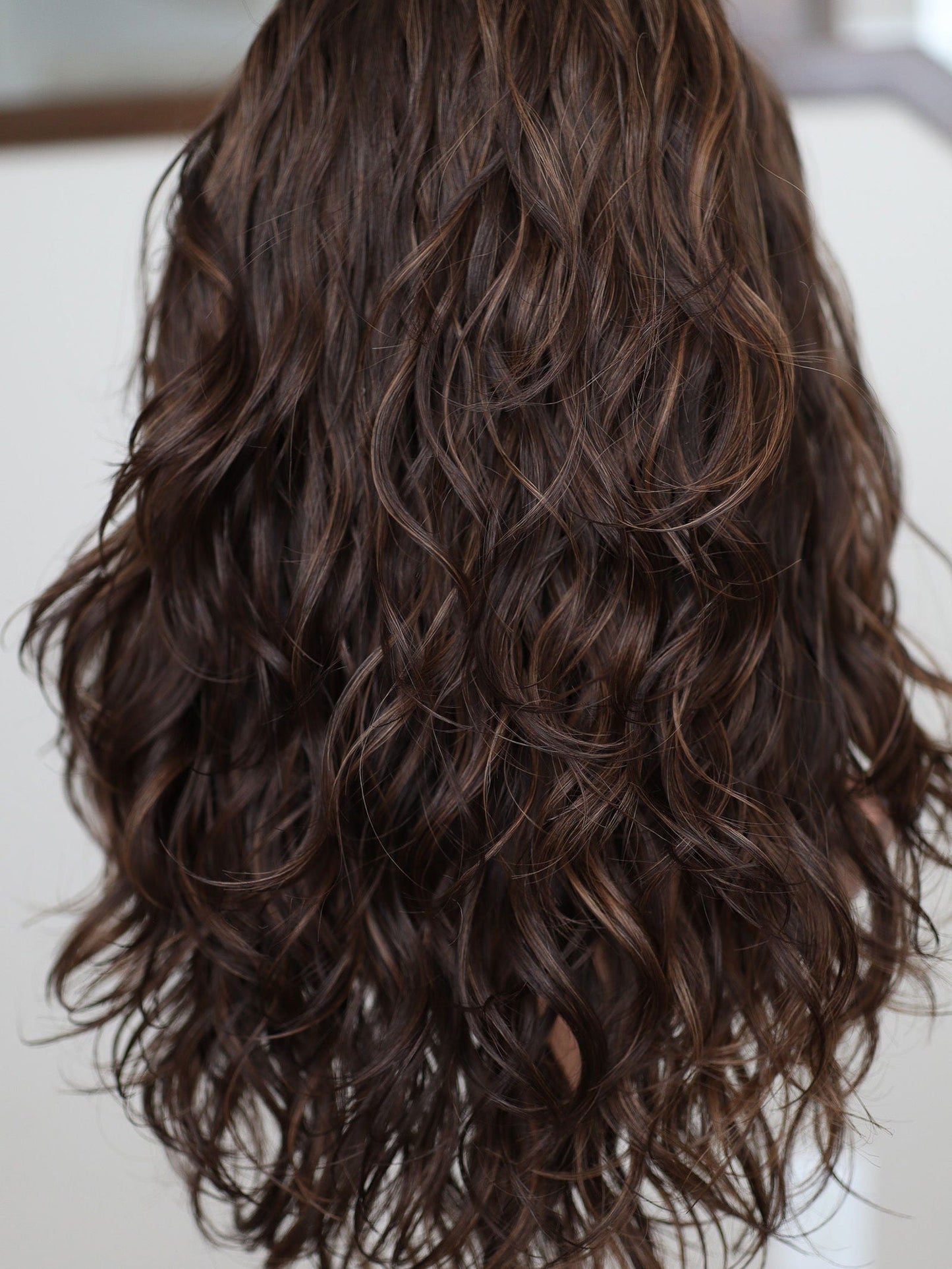 22" Mia Wavy Bandfall Active Wig (M)