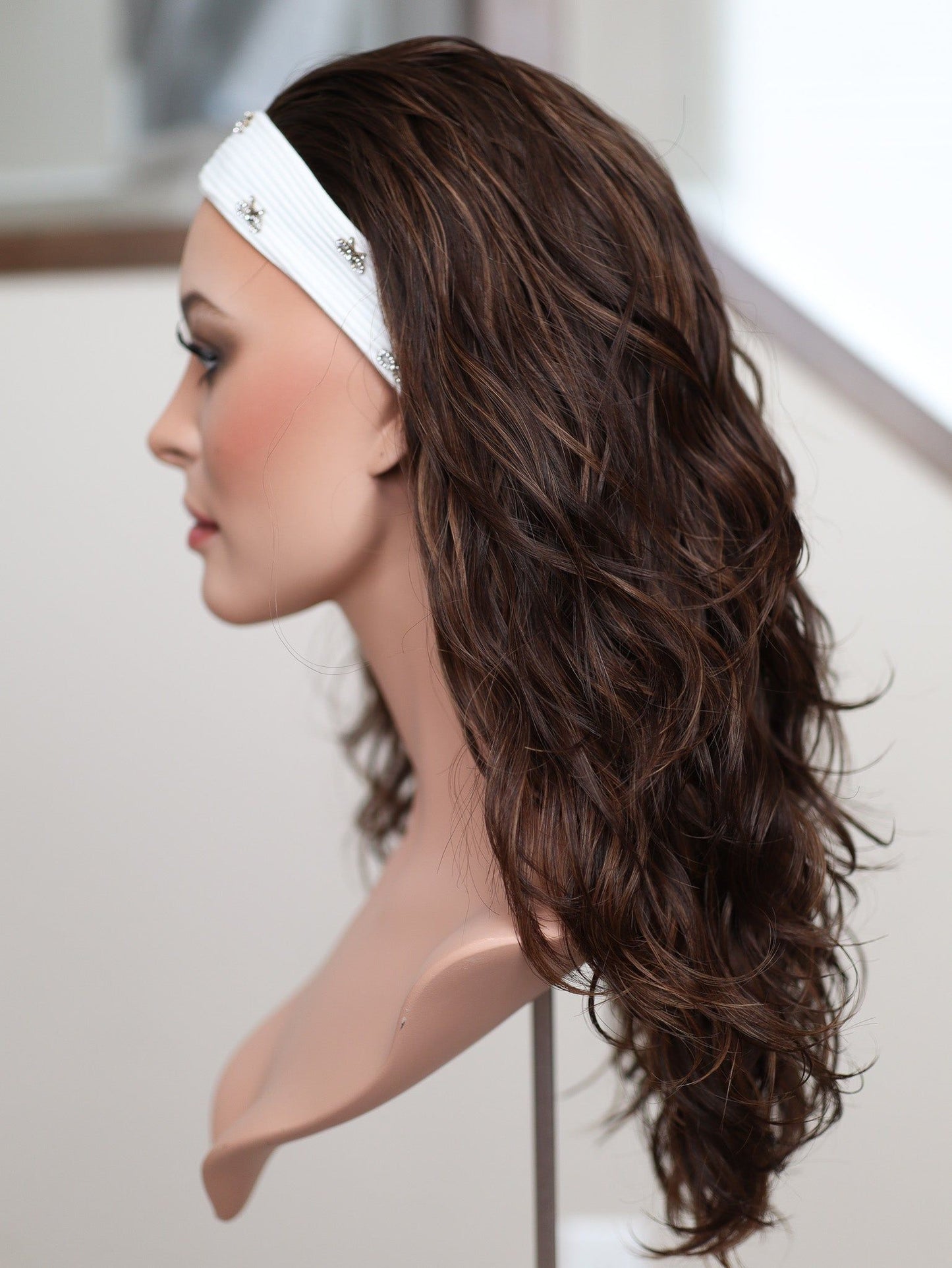 22" Mia Wavy Bandfall Active Wig (S)