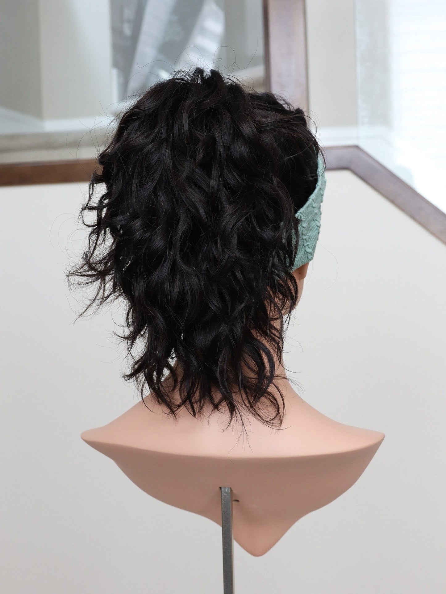 22" Natural Black Wavy Active Pony Wig (M)