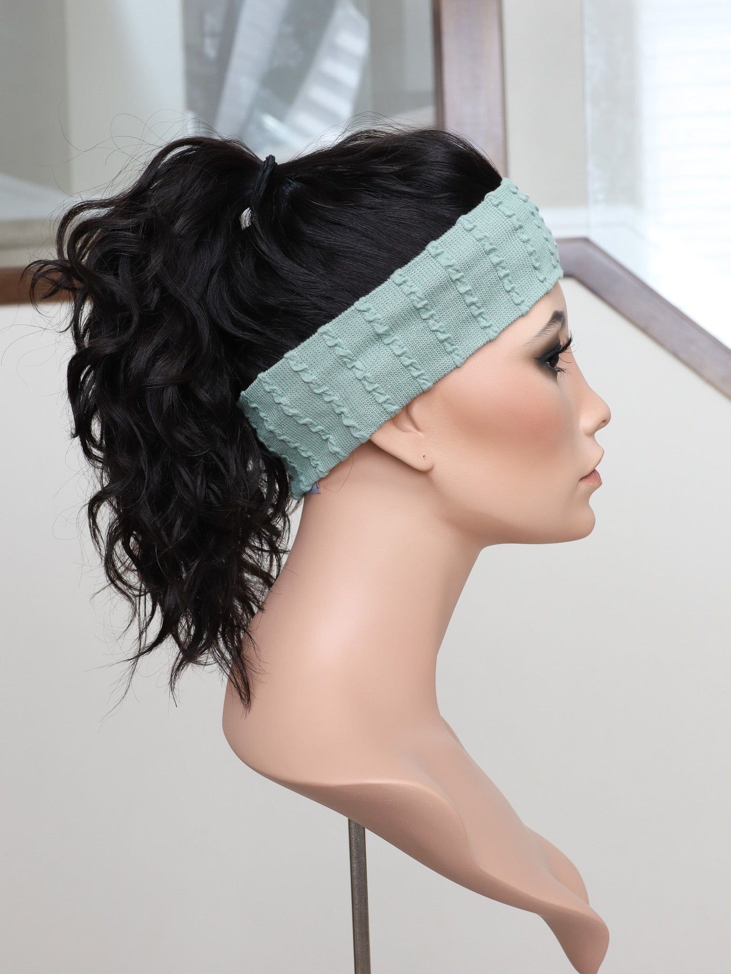 22" Natural Black Wavy Active Pony Wig (M)