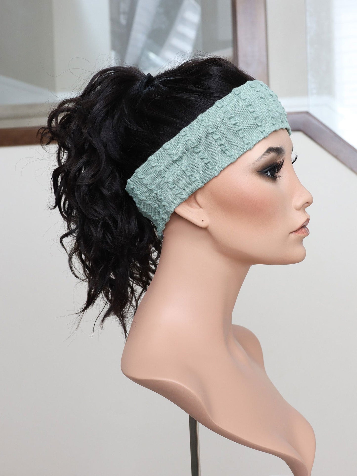 22" Natural Black Wavy Active Pony Wig (M)