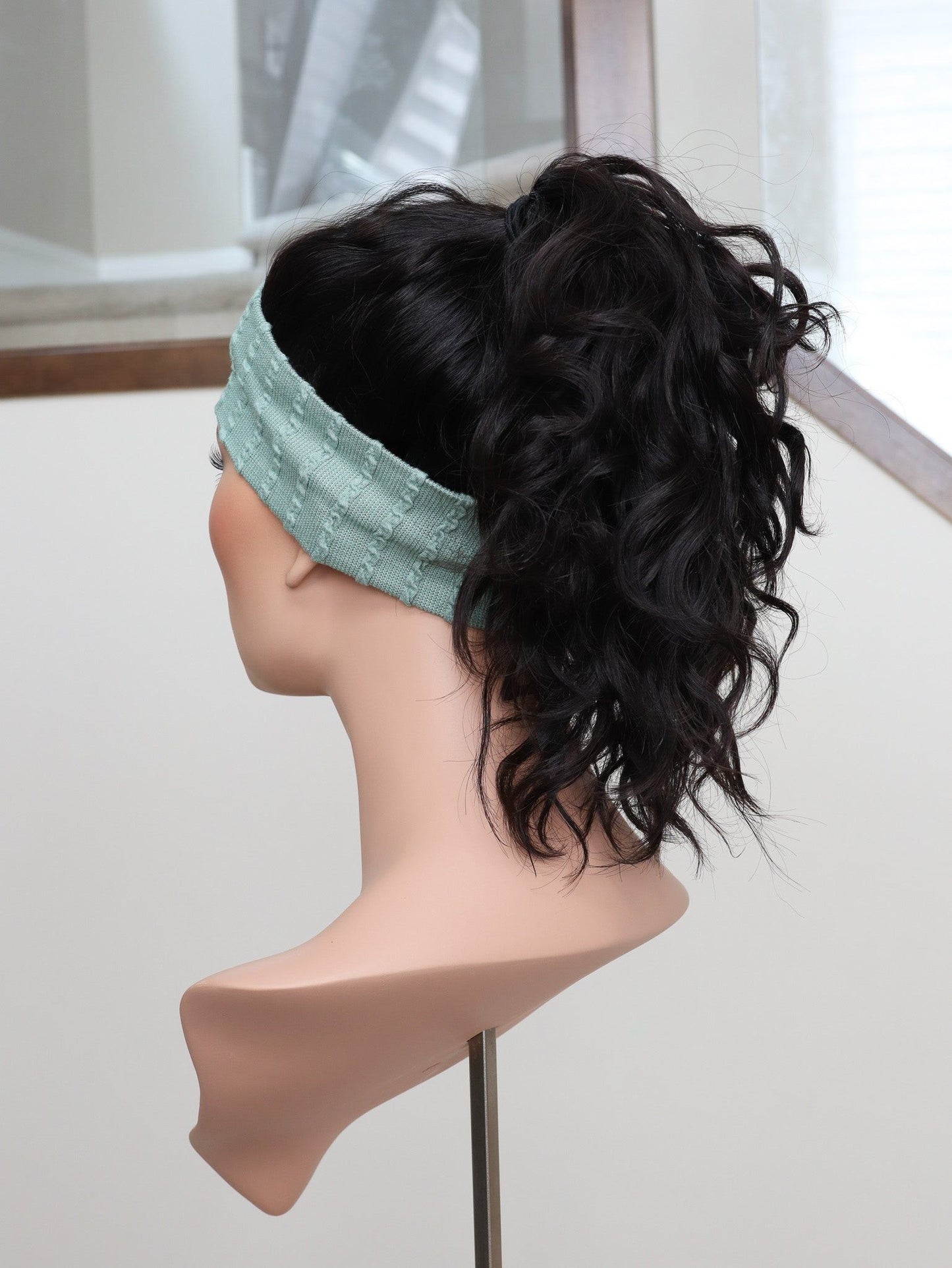 22" Natural Black Wavy Active Pony Wig (S)