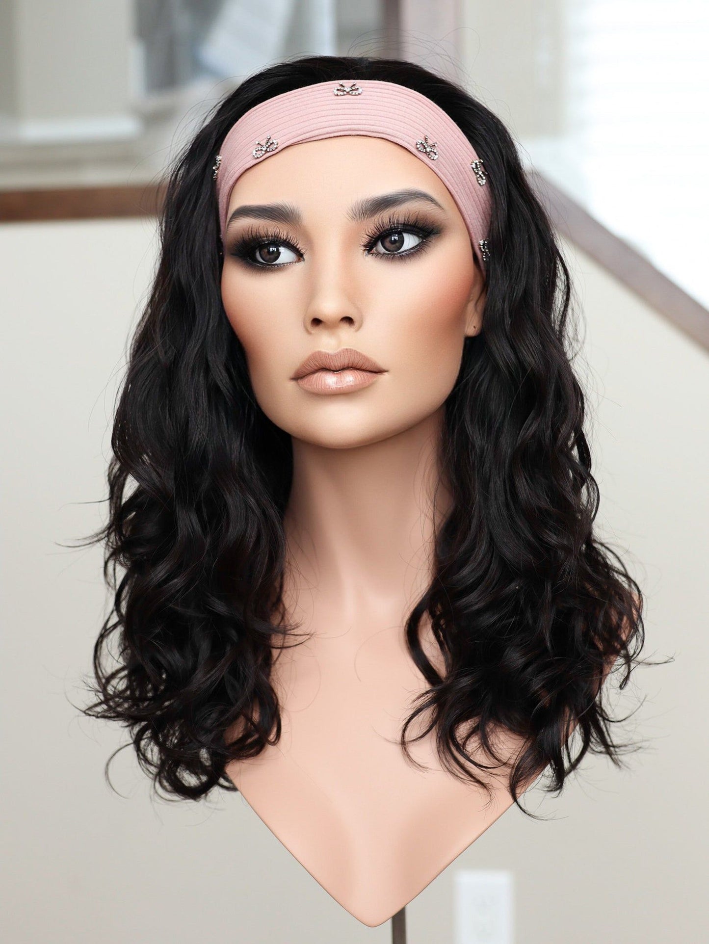 22" Natural Black Wavy Bandfall Active Wig (S)