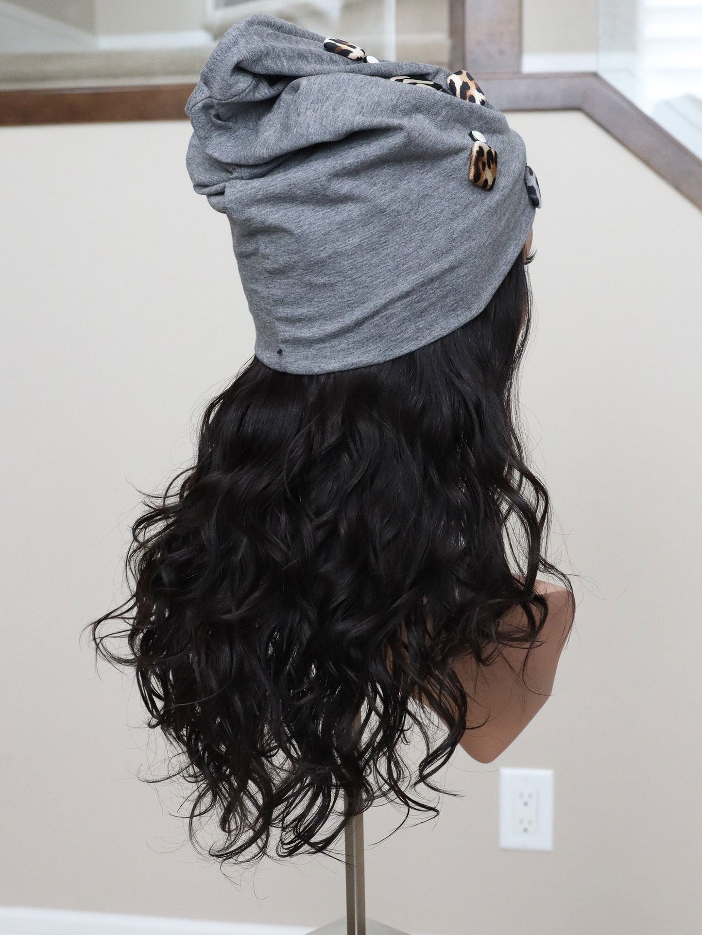 22" Natural Black Wavy Hat Wig (S)