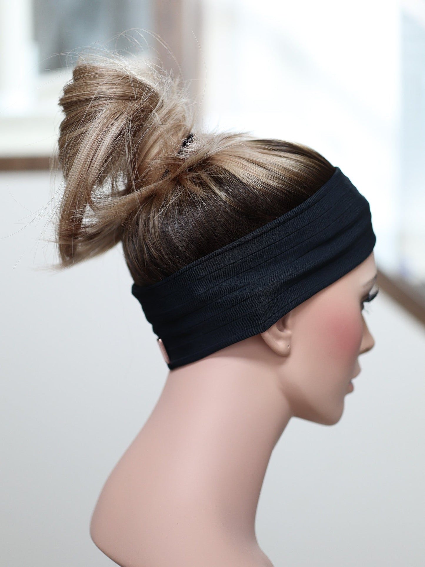 22" Olivia Active Pony Wig (M)