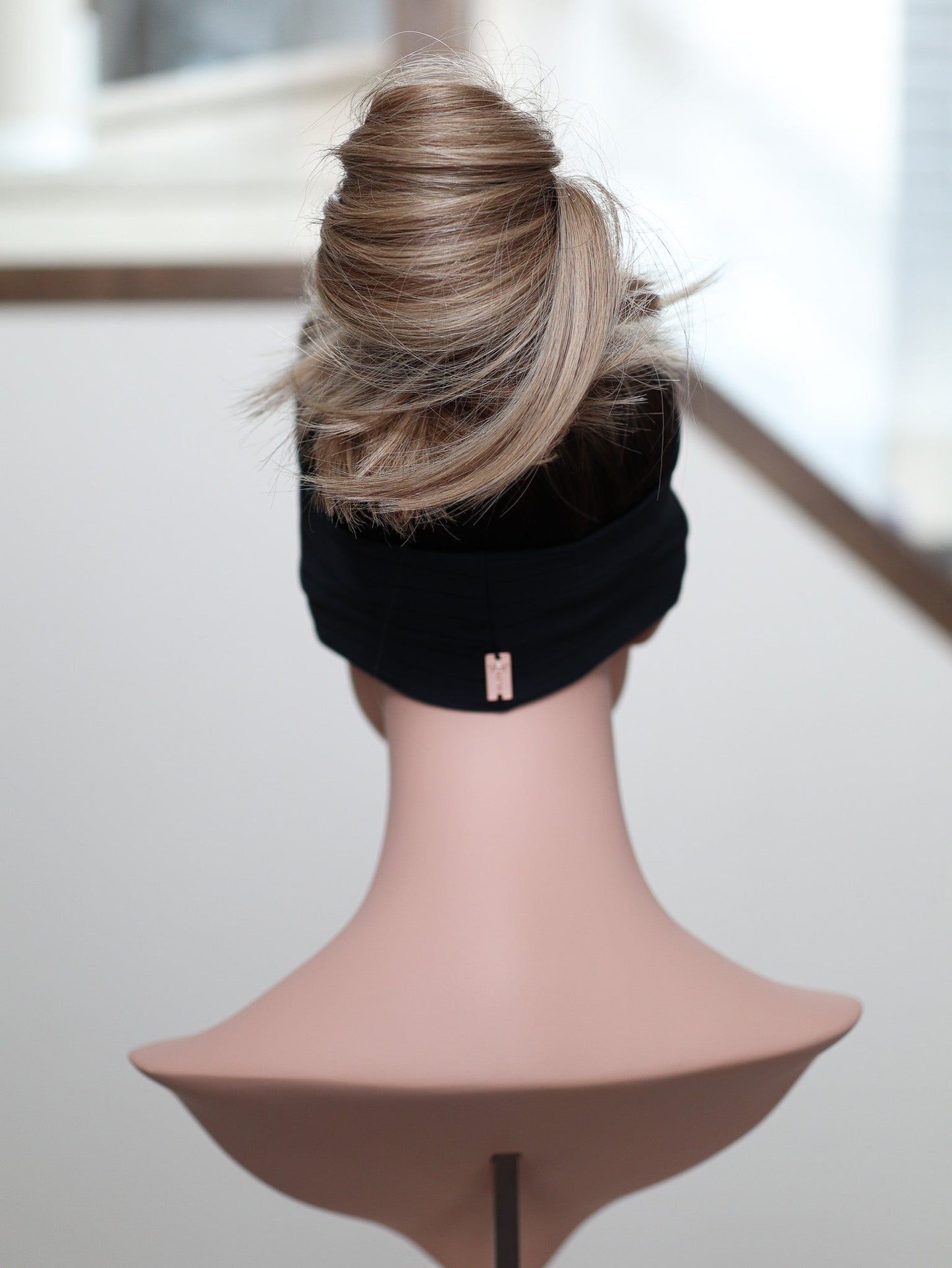 22" Olivia Active Pony Wig (M)