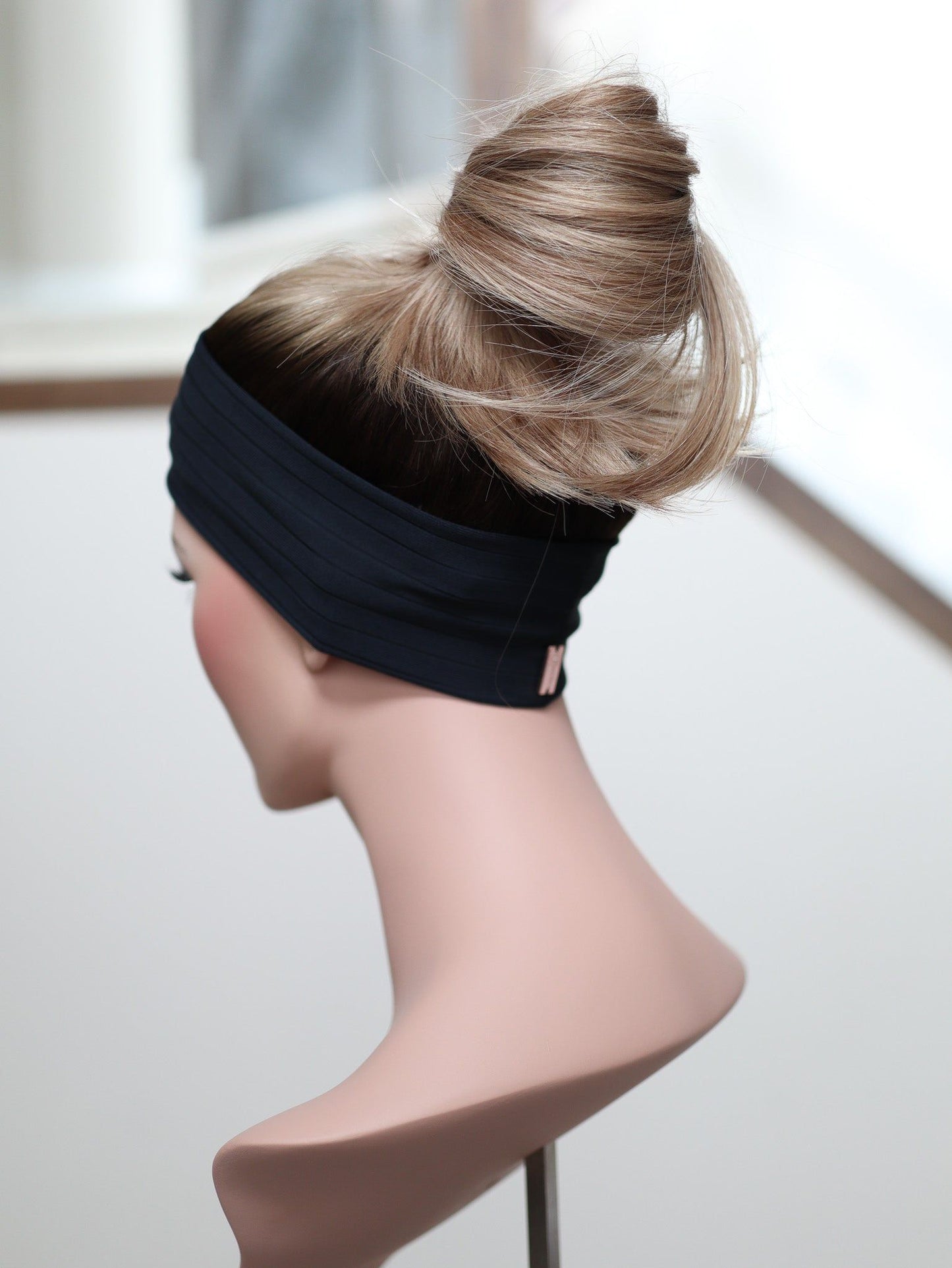 22" Olivia Active Pony Wig (M)