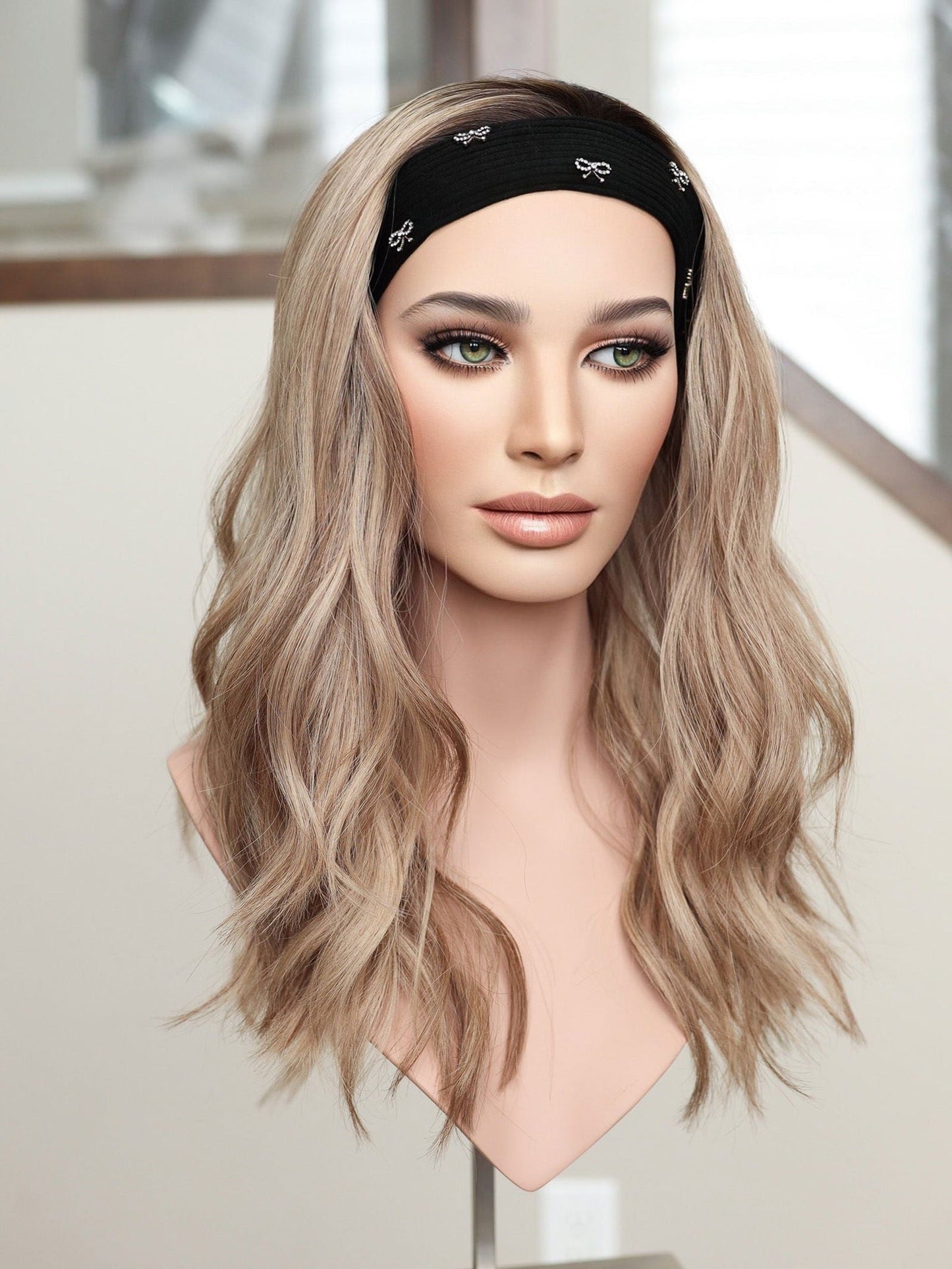 22" Olivia Bandfall Active Wig (M)