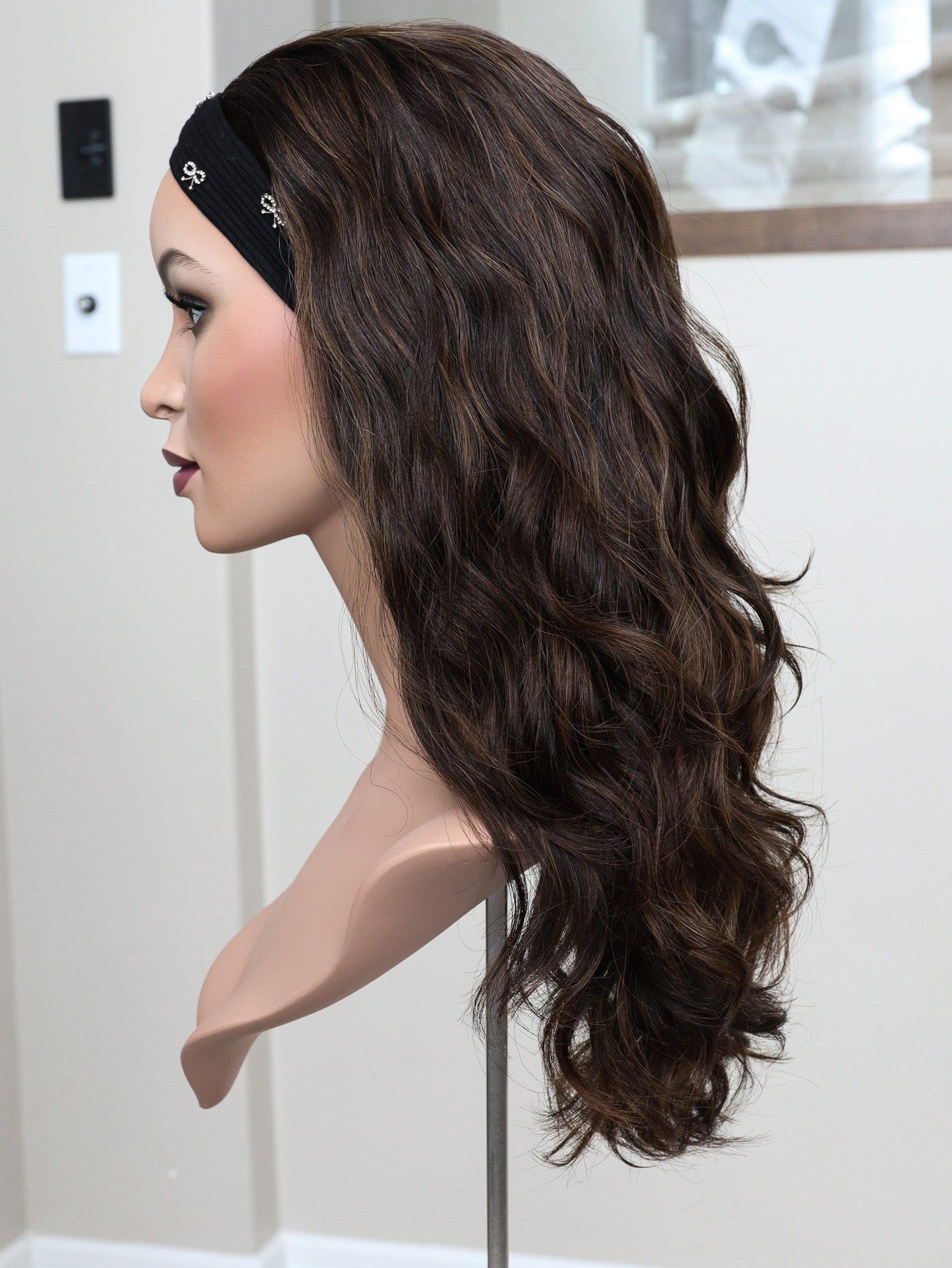 22" Tatiana Wavy Bandfall Active Wig (M)