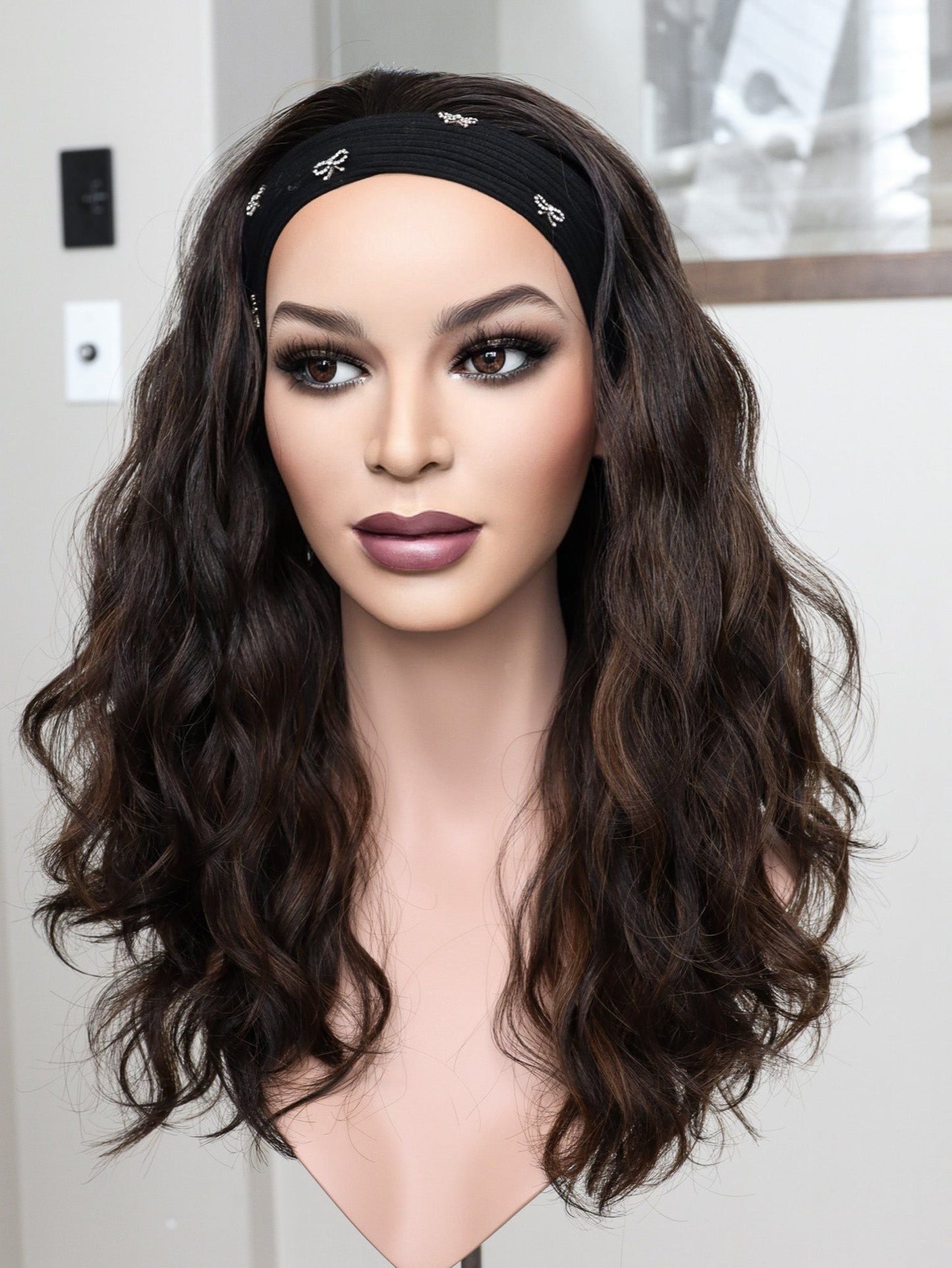 22" Tatiana Wavy Bandfall Active Wig (M)