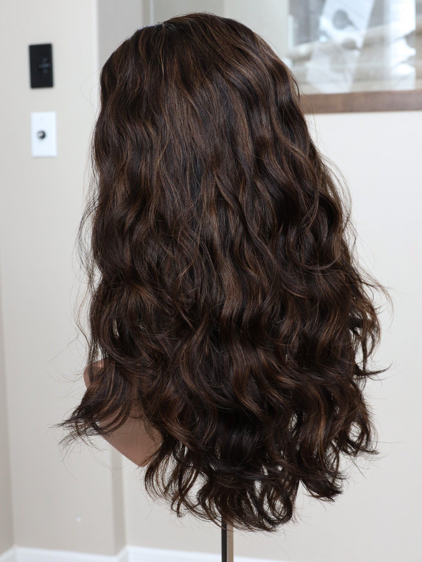 22" Tatiana Wavy Bandfall Active Wig (M)