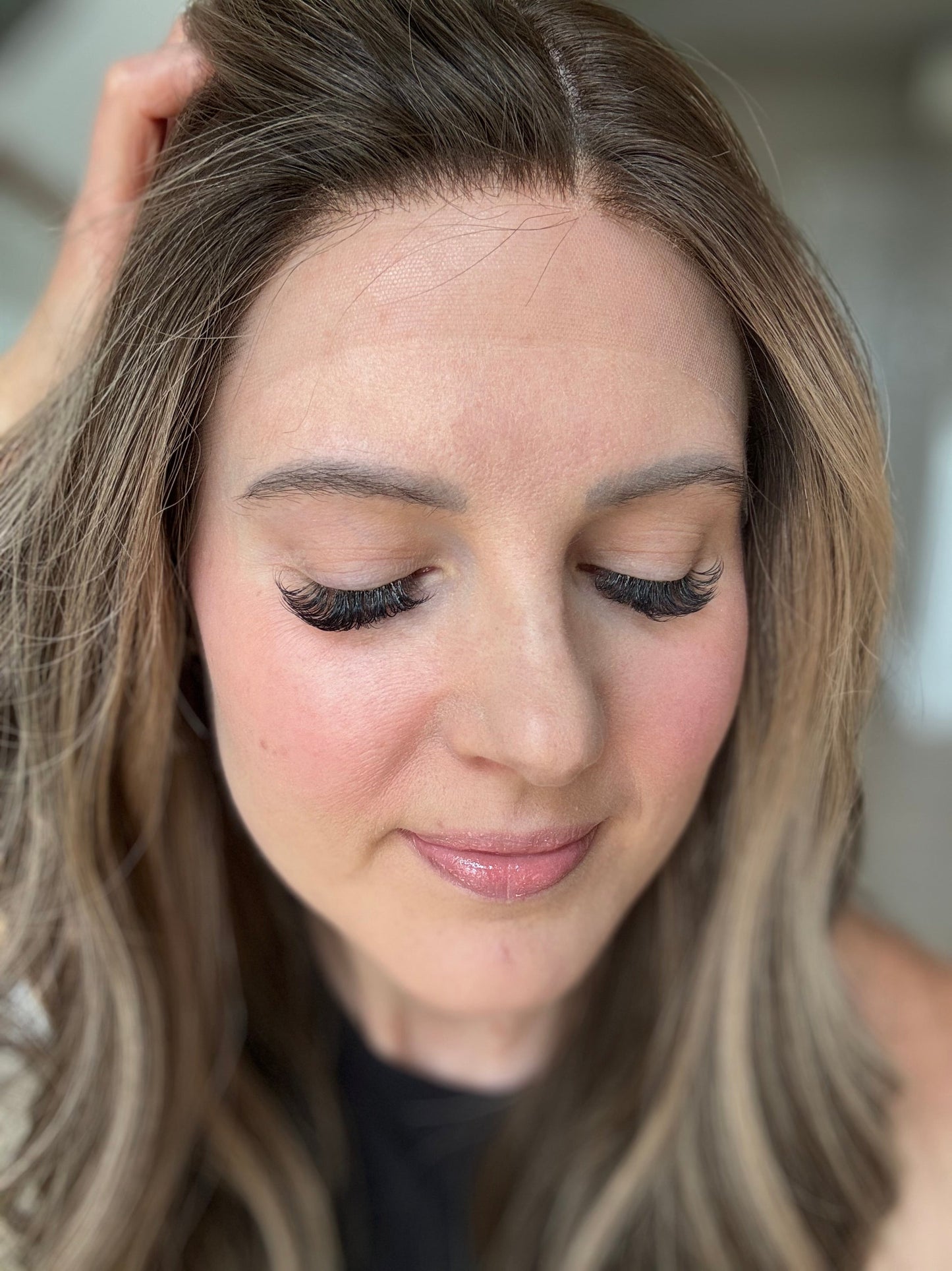 21" Flavia Comfort Cap Silk Top Wig (M)