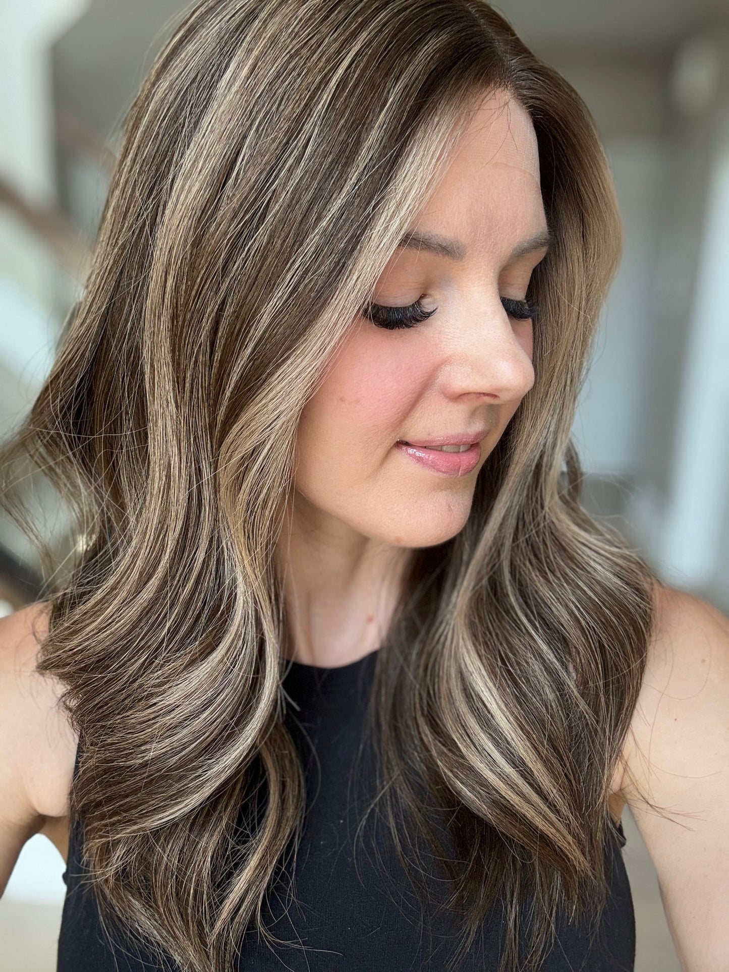 21" Flavia Comfort Cap Silk Top Wig (M)