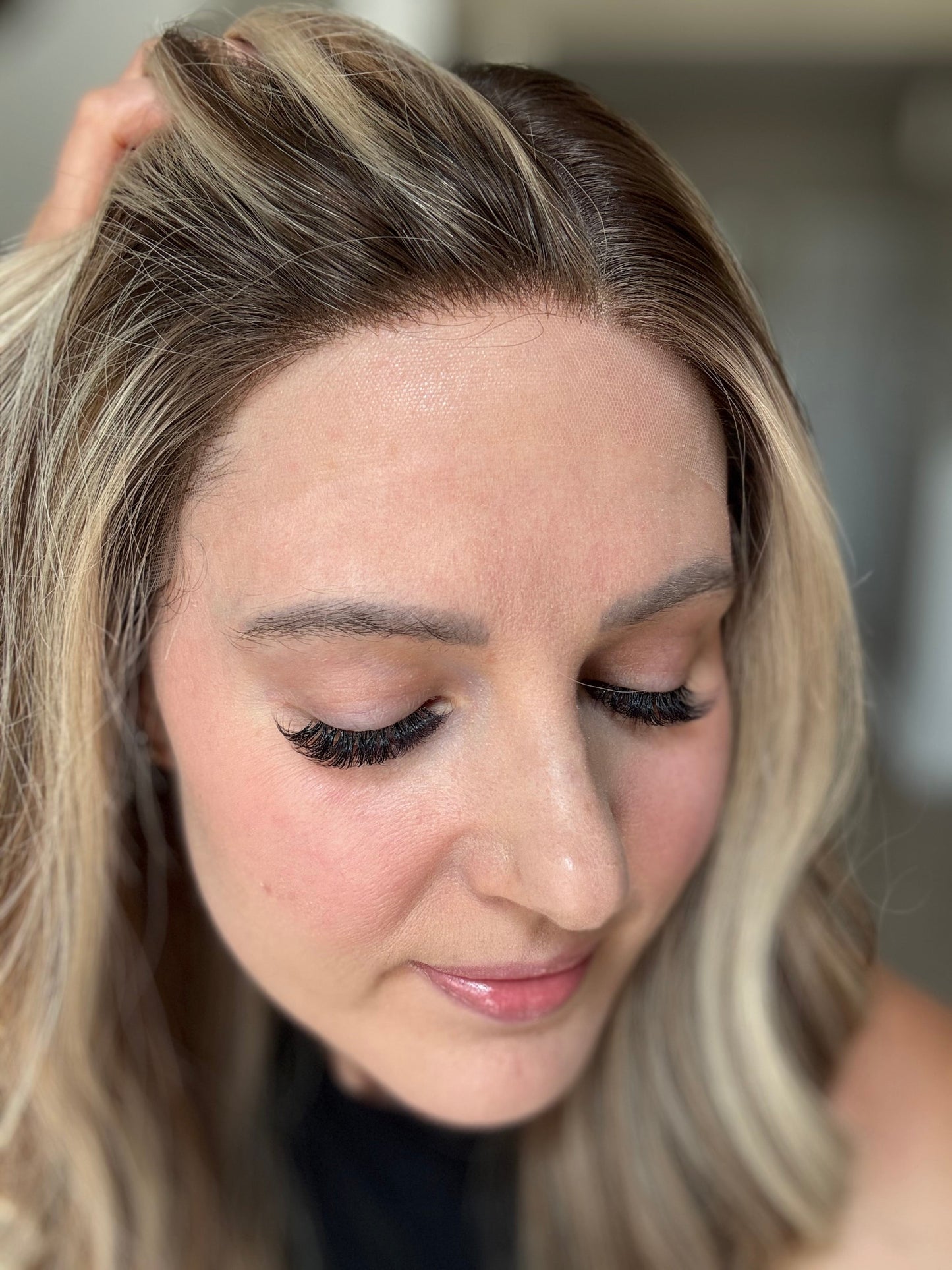 21" Anniston Comfort Cap Silk Top Wig (M)