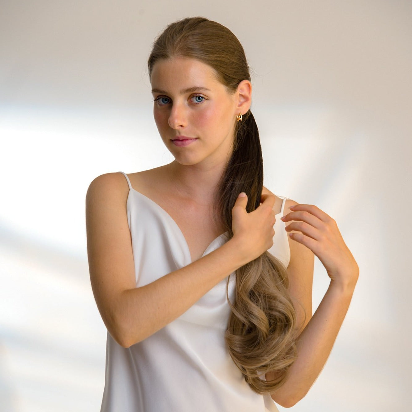 23" Ponytail Curly Clip-In BALAYAGE BLONDE